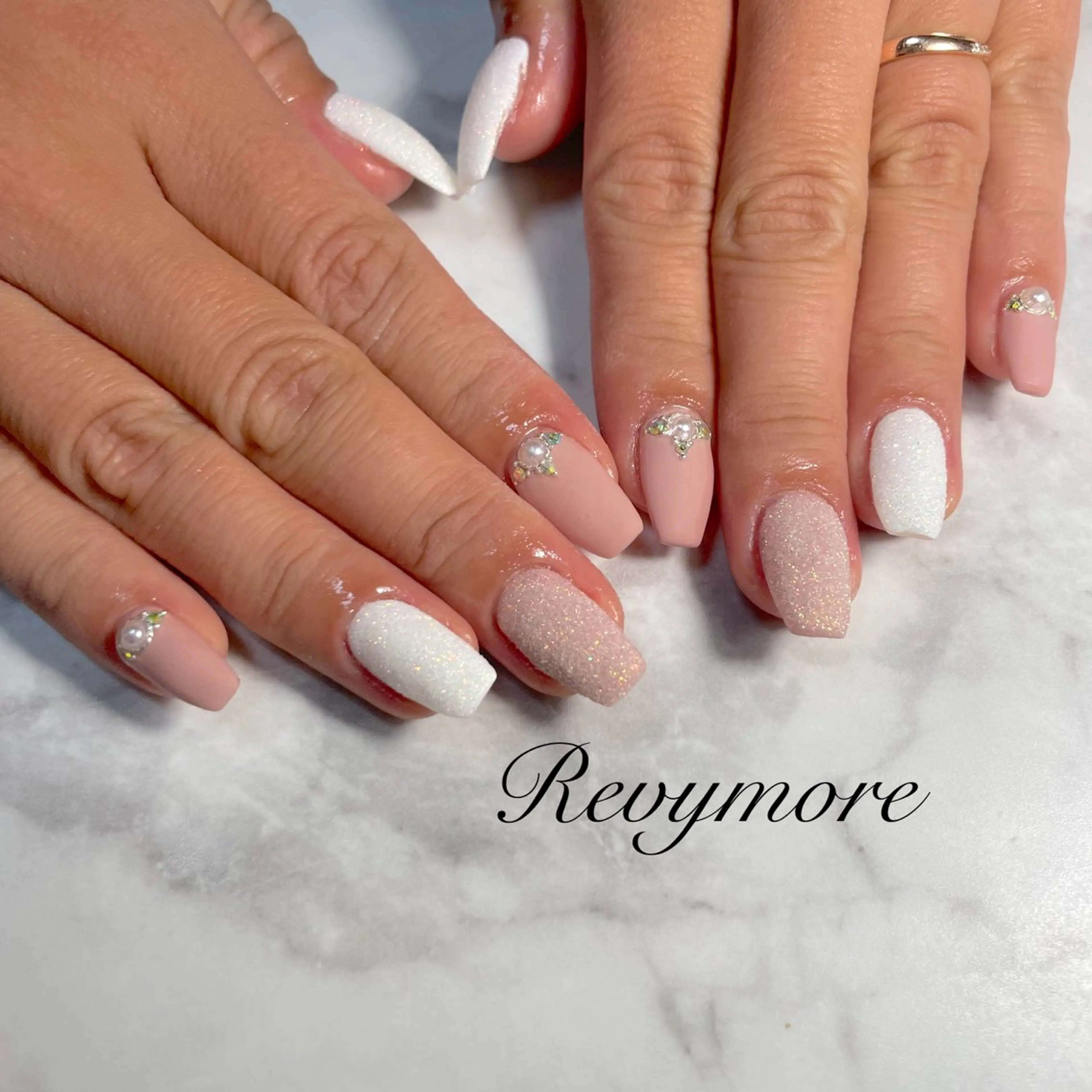 ネイル ジェルネイル ラメ(グリッター) マットネイル ニュアンスネイル オフィスネイル nail salon Revymore所属・nail salon Revymoreのネイルデザイン