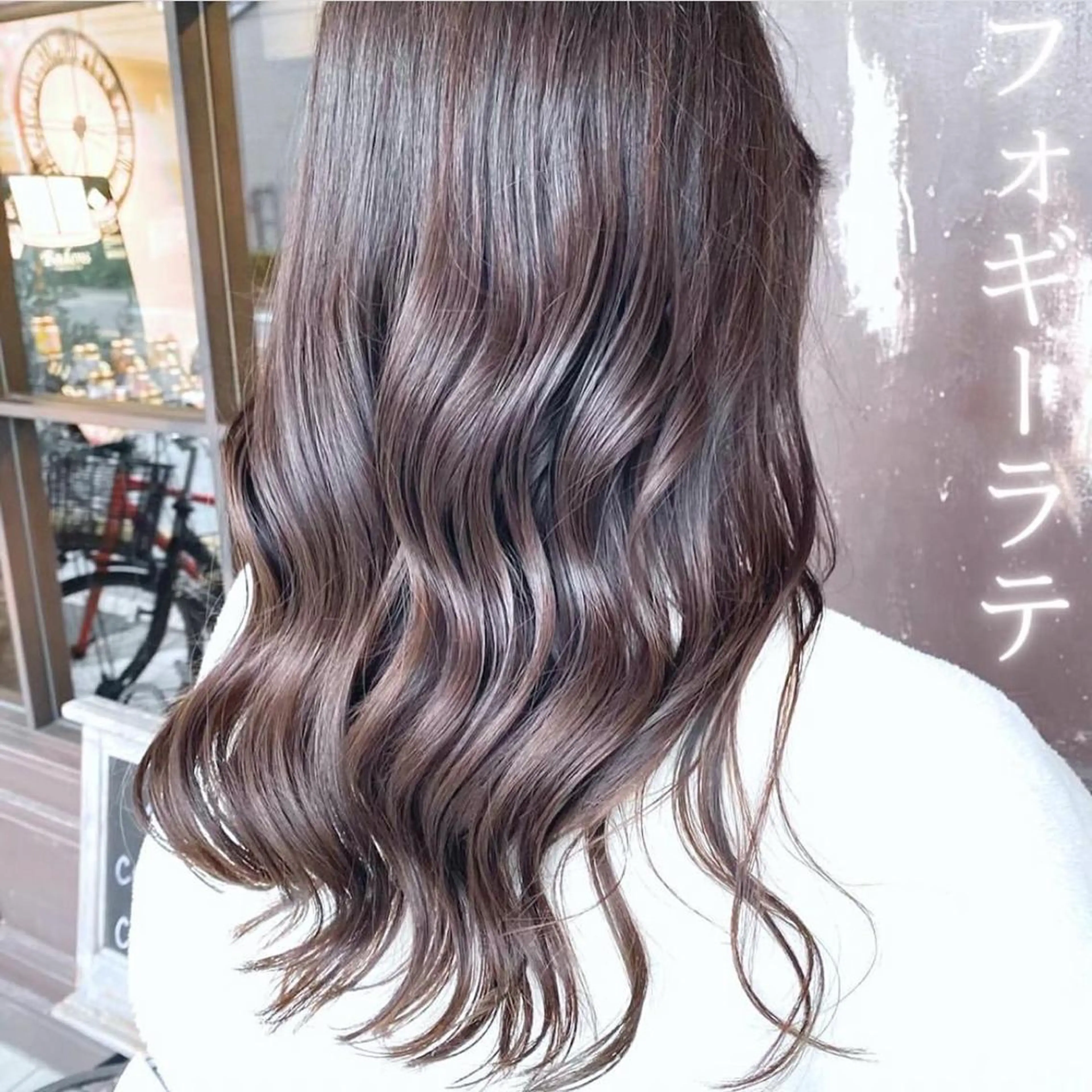 セミロング カラー アッシュ 透明感カラー グラデーションカラー ハイライトカラー インナーカラー カット ヘアカラー トリートメント 川越 輝梨奈のヘアスタイル