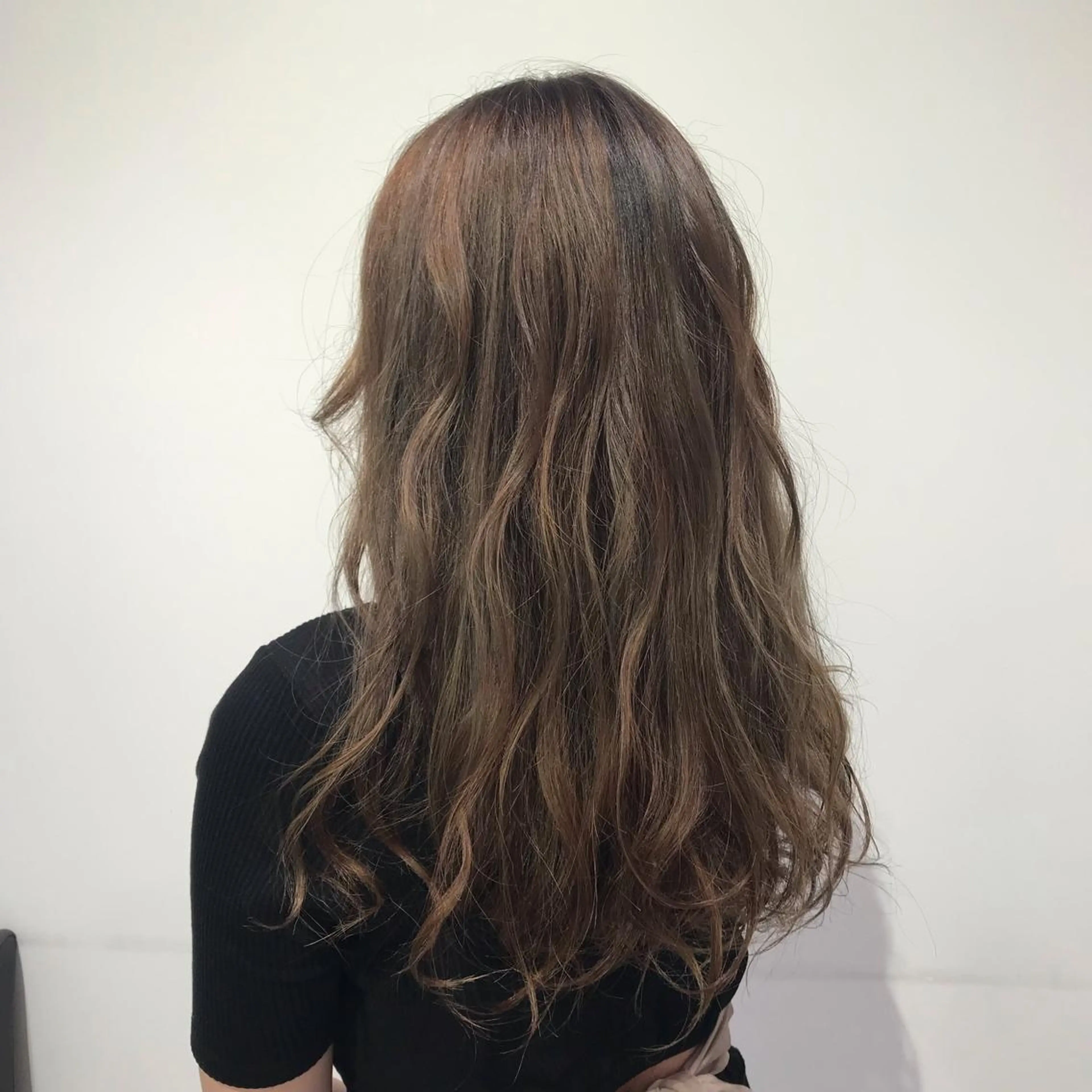 ロング カラー グレージュ ハイライトカラー イルミナカラー ハイライト カット ヘアカラー トリートメント 暖色カラー🌹 中山由梨のヘアスタイル