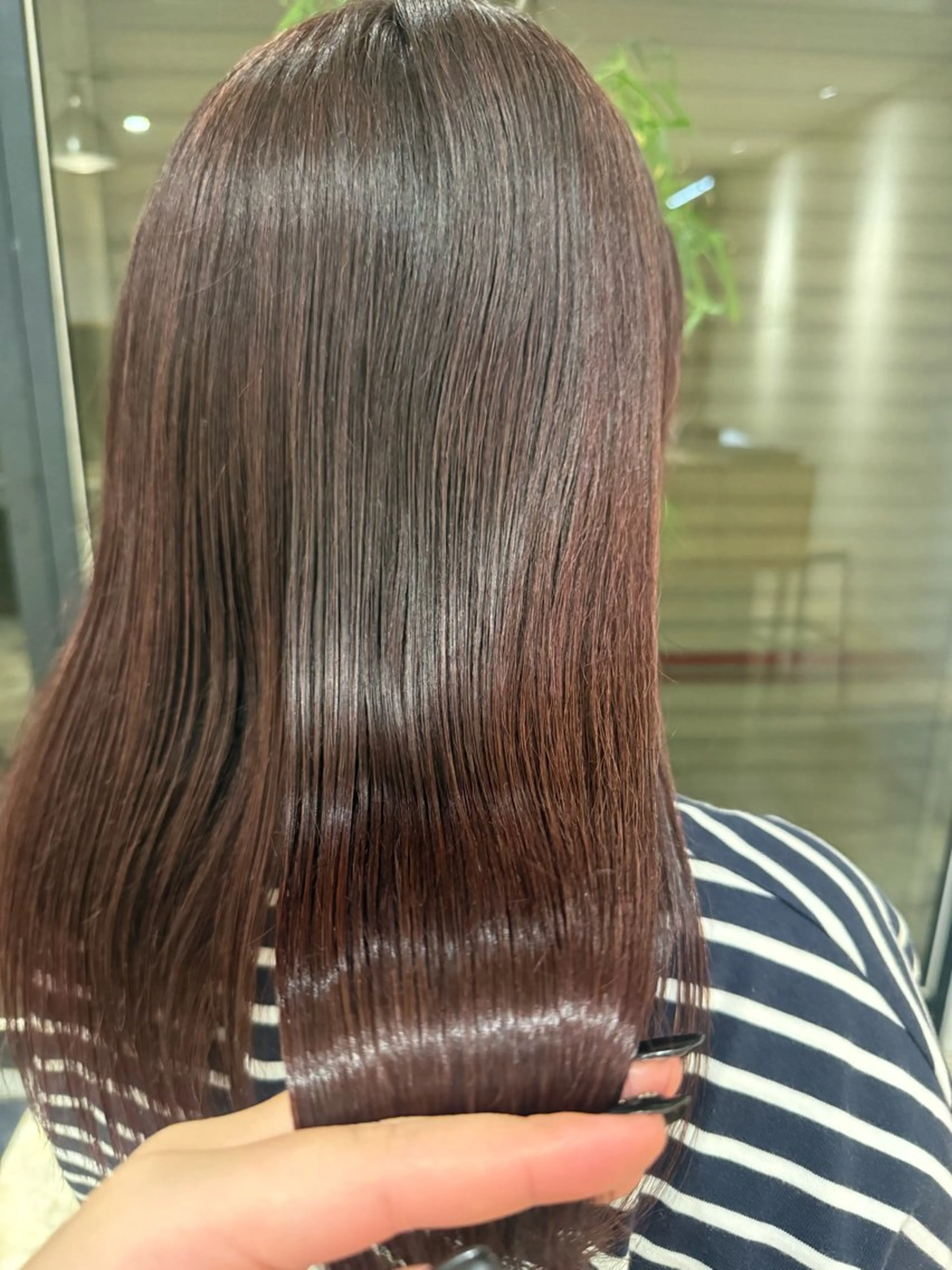 セミロング ヘアカラー NAVY 日 和のヘアスタイル