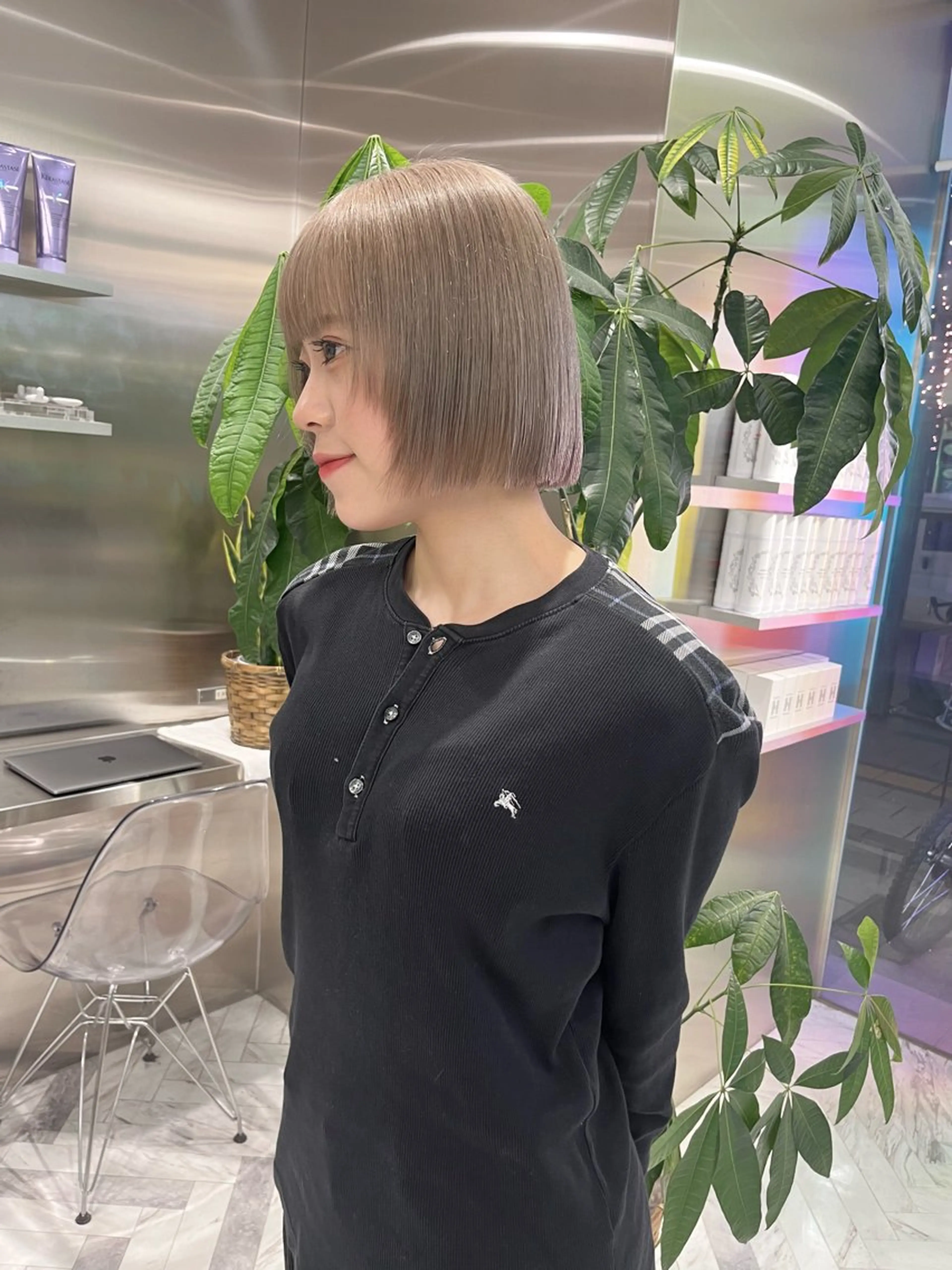 ショート カラー ヘアアレンジ ベージュカラー ミルクティーベージュ ボブ 顔まわりレイヤー レイヤーカット ヘアカラー mai🤍縮毛酸性ス トレート/アイリストのヘアスタイル