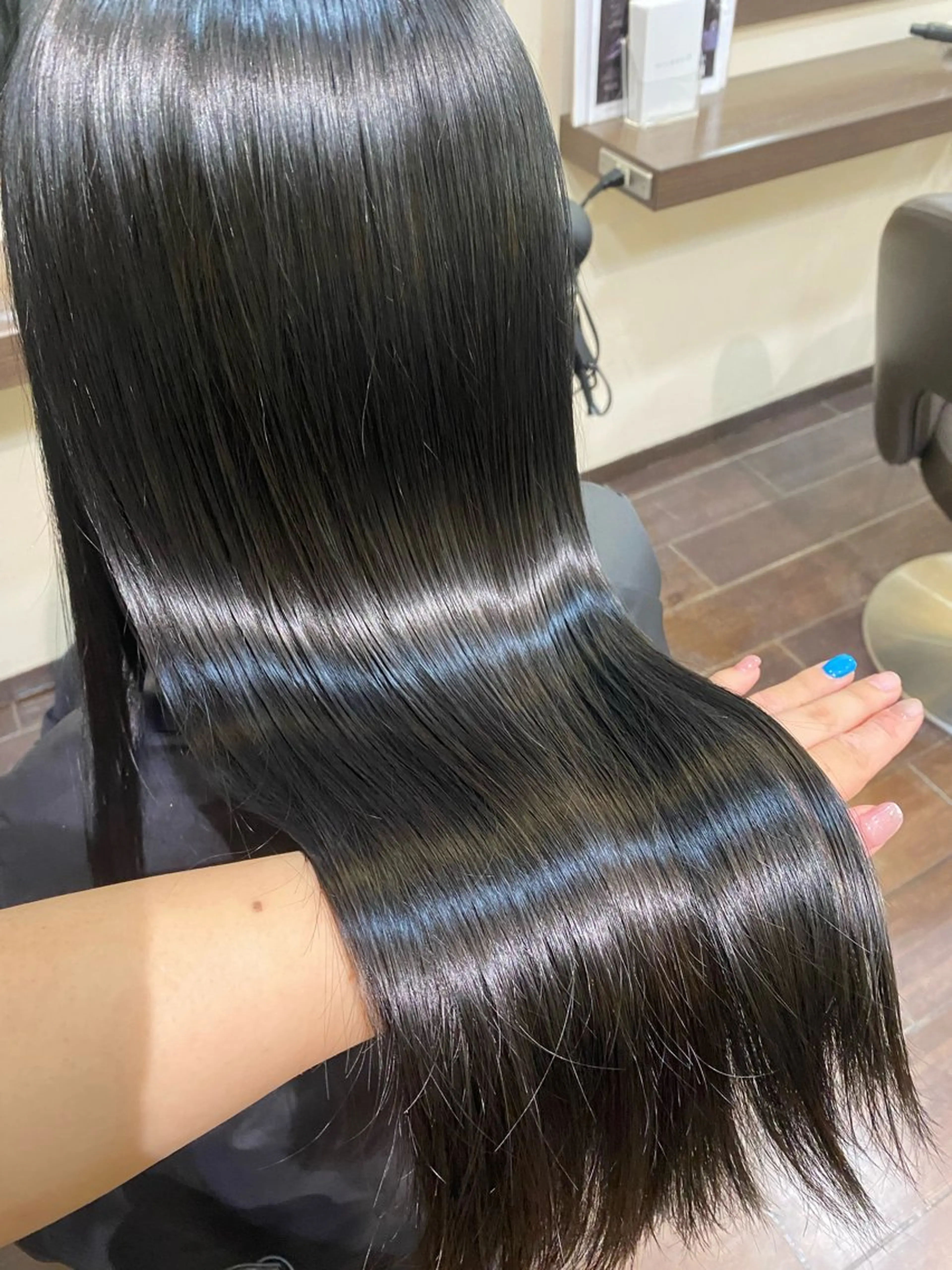 ロング 髪質改善 トリートメント 酸性ストレート トリートメント ヘッドスパ ヘアセット メンズヘア個性派 ネイル/コトミ🐸のネイルデザイン