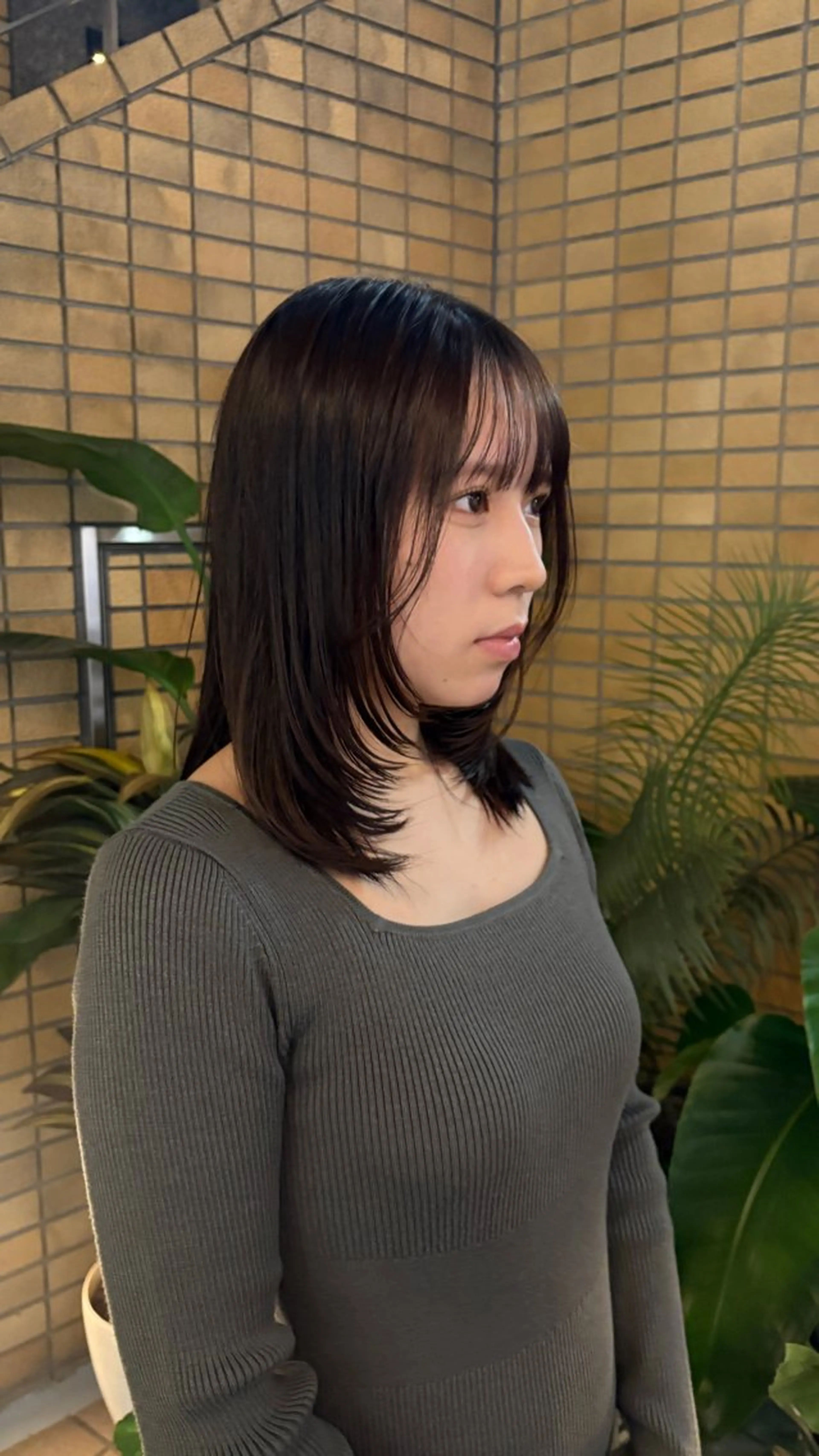 ミディアム 顔まわりレイヤー レイヤーカット ウルフカット ウルフレイヤー OASIS表参道所属・OASIS 表参道 ミカド サトル△のヘアスタイル