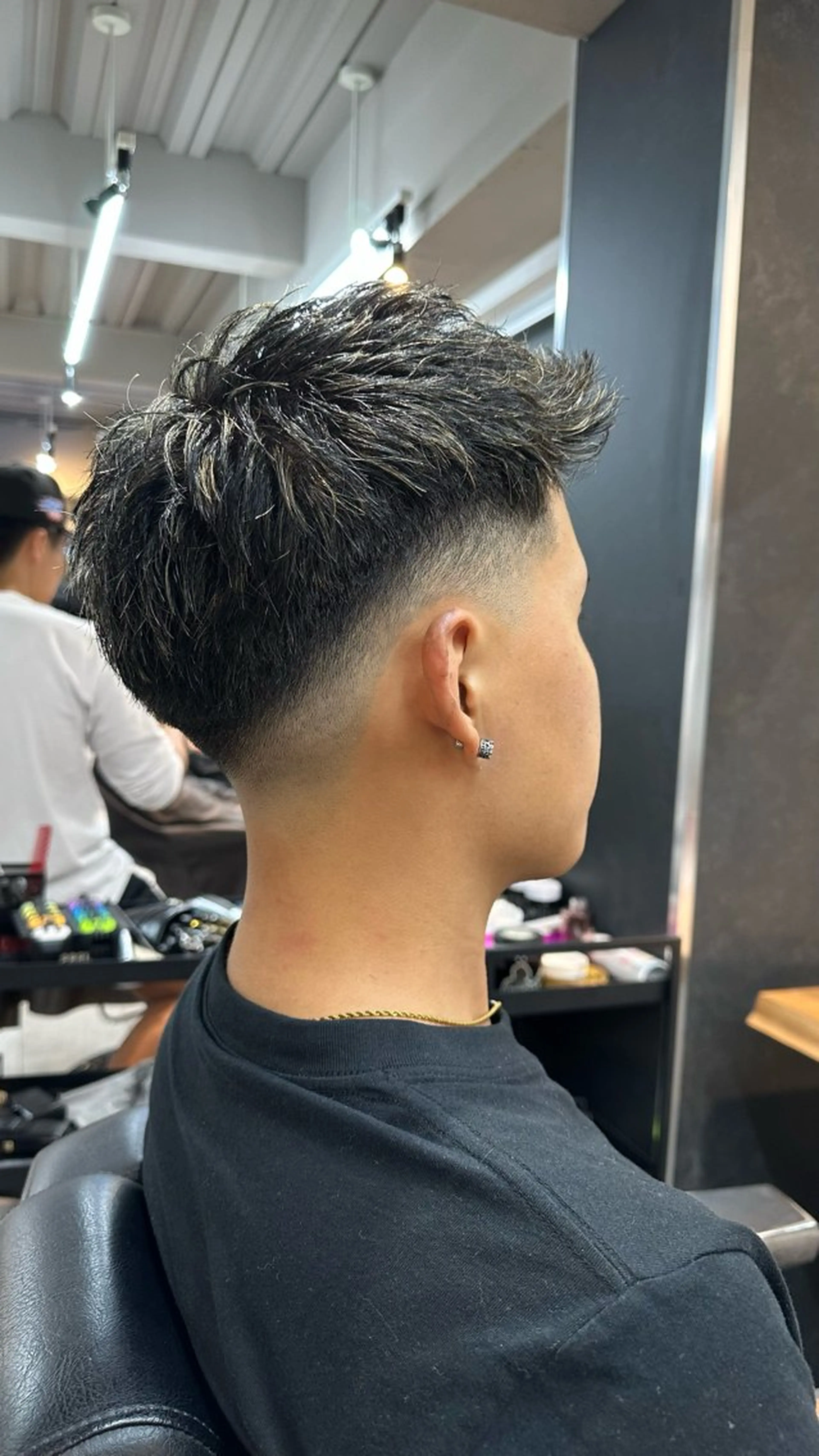 カラー メンズ フェードカット 💪Vii浅岡 律喜🔥のヘアスタイル