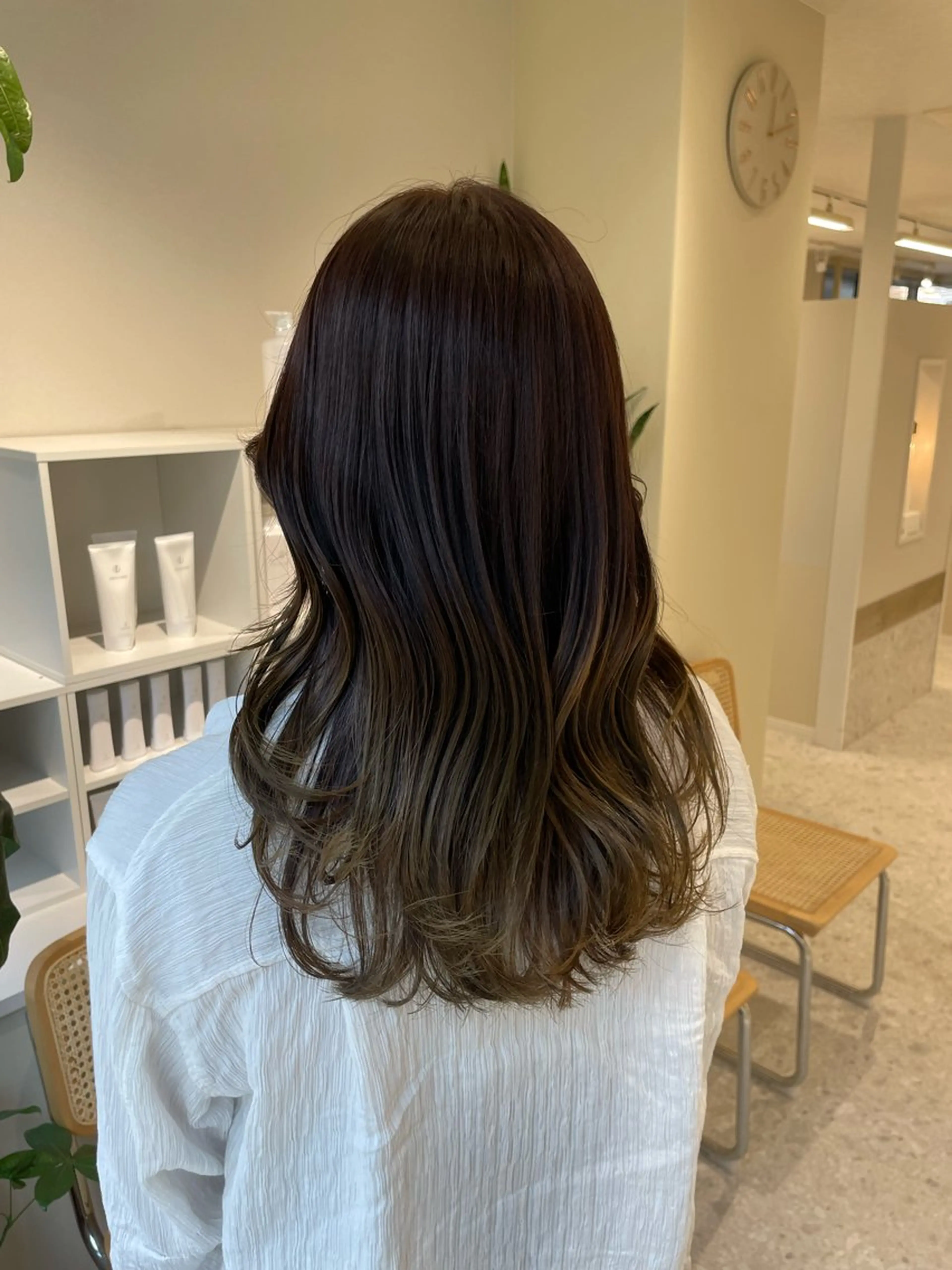 ロング カラー ベージュカラー ブリーチ オリーブベージュ カット ヘアカラー トリートメント 🩰ニシムラヒカリ 半個室salon♡*のヘアスタイル