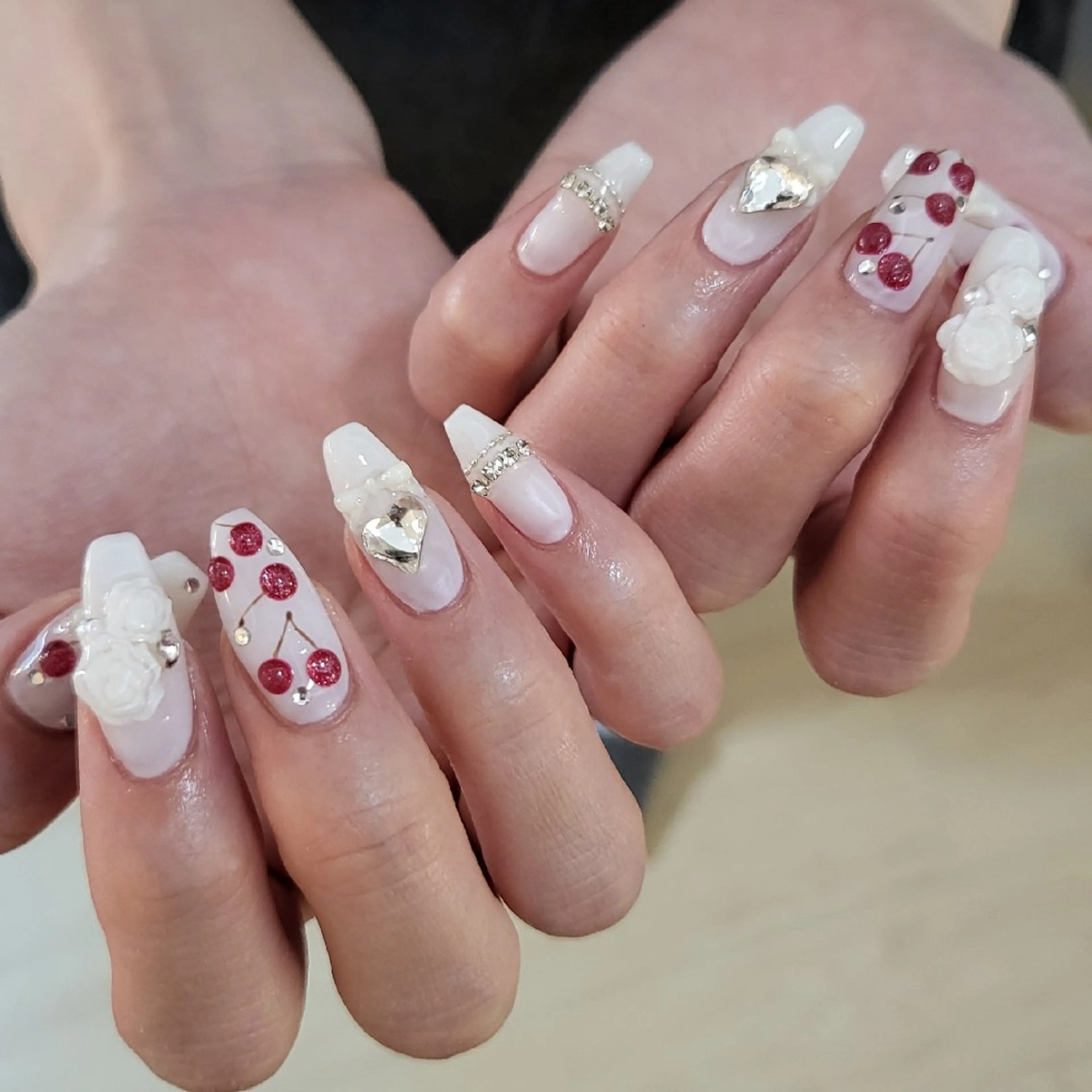 ネイル ハンドネイル フットネイル ハンドケア ease NAIL SALONのネイルデザイン