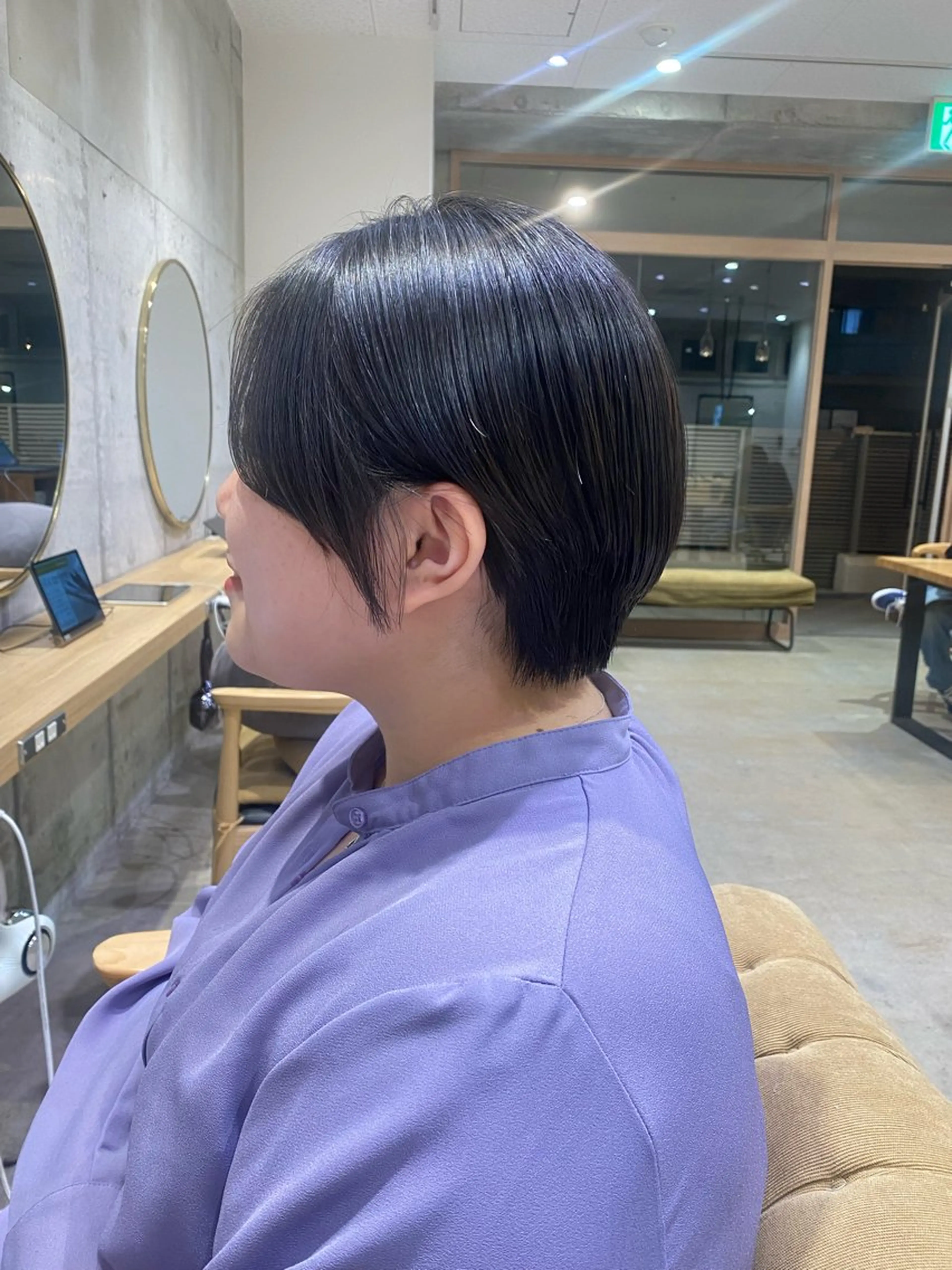 ショート fumi🪞血色感 アップ艶カラーのヘアスタイル