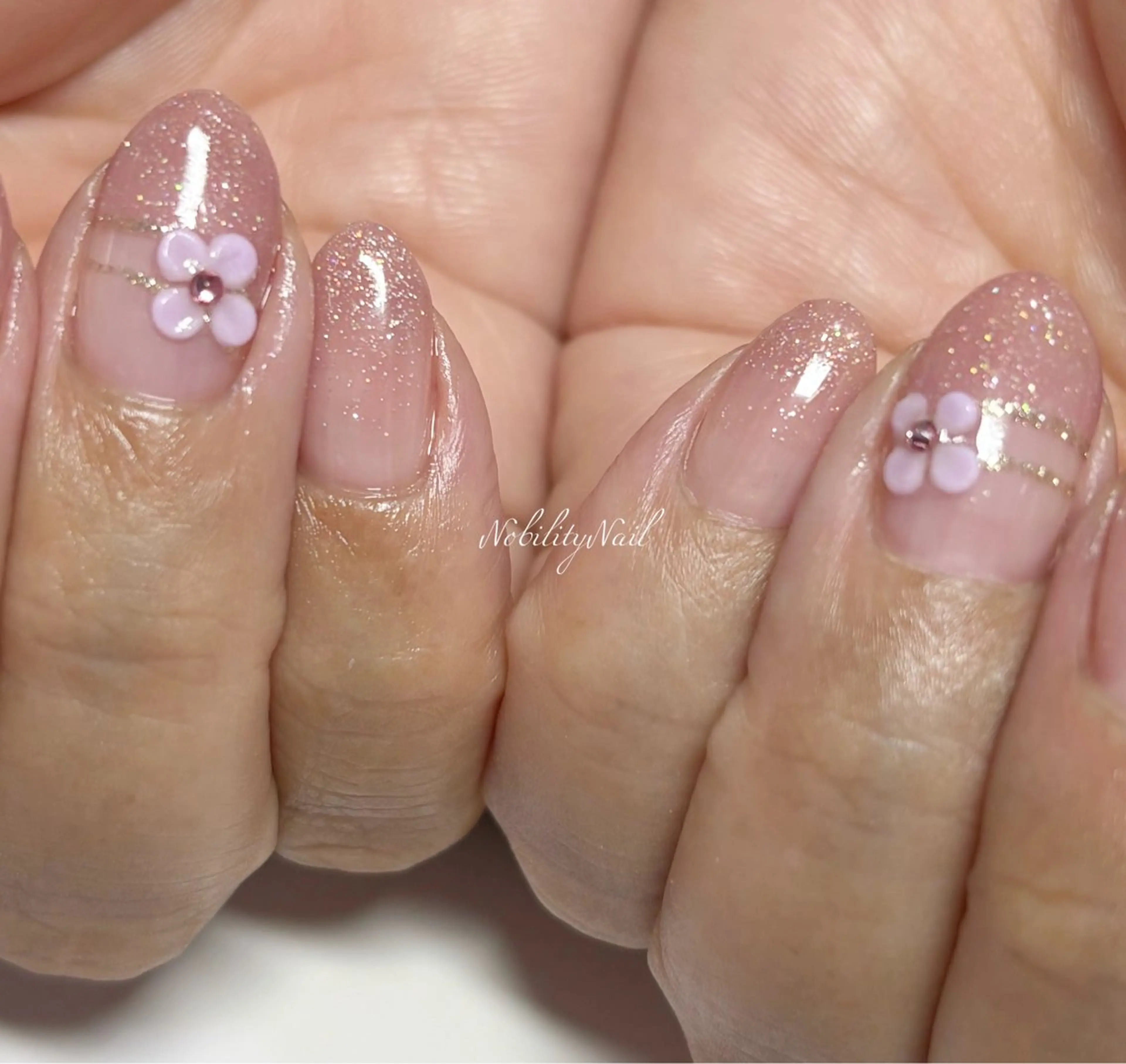 ネイル ラメ(グリッター) ピンク ネイルサロンNobilityNail所属・風口 麻由子のネイルデザイン