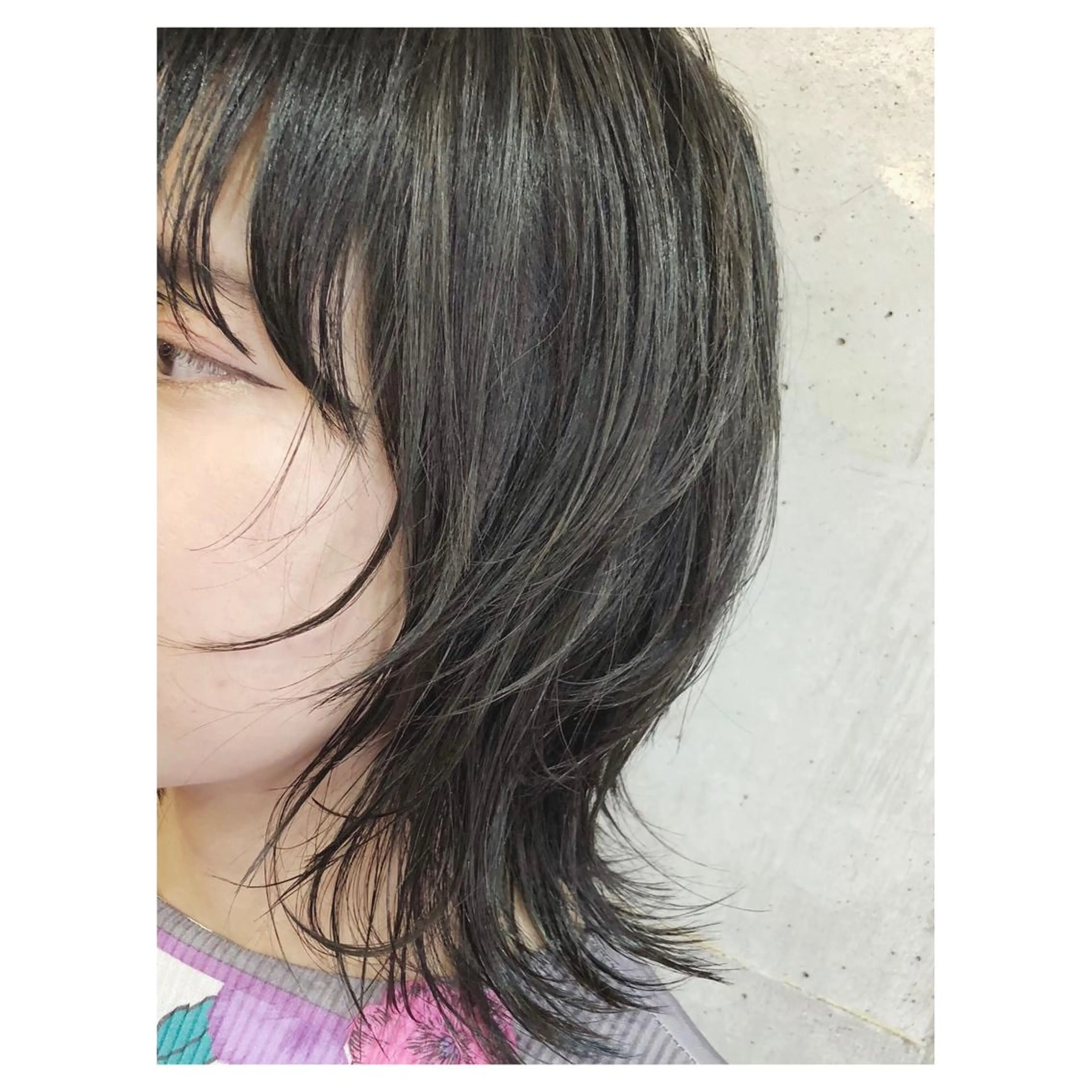 ミディアム カラー アッシュ ハイライトカラー オリーブアッシュ ハイライト ウルフカット カット ヘアカラー トリートメント ヘアセット センスをお届けします 大谷将生INFPのヘアスタイル
