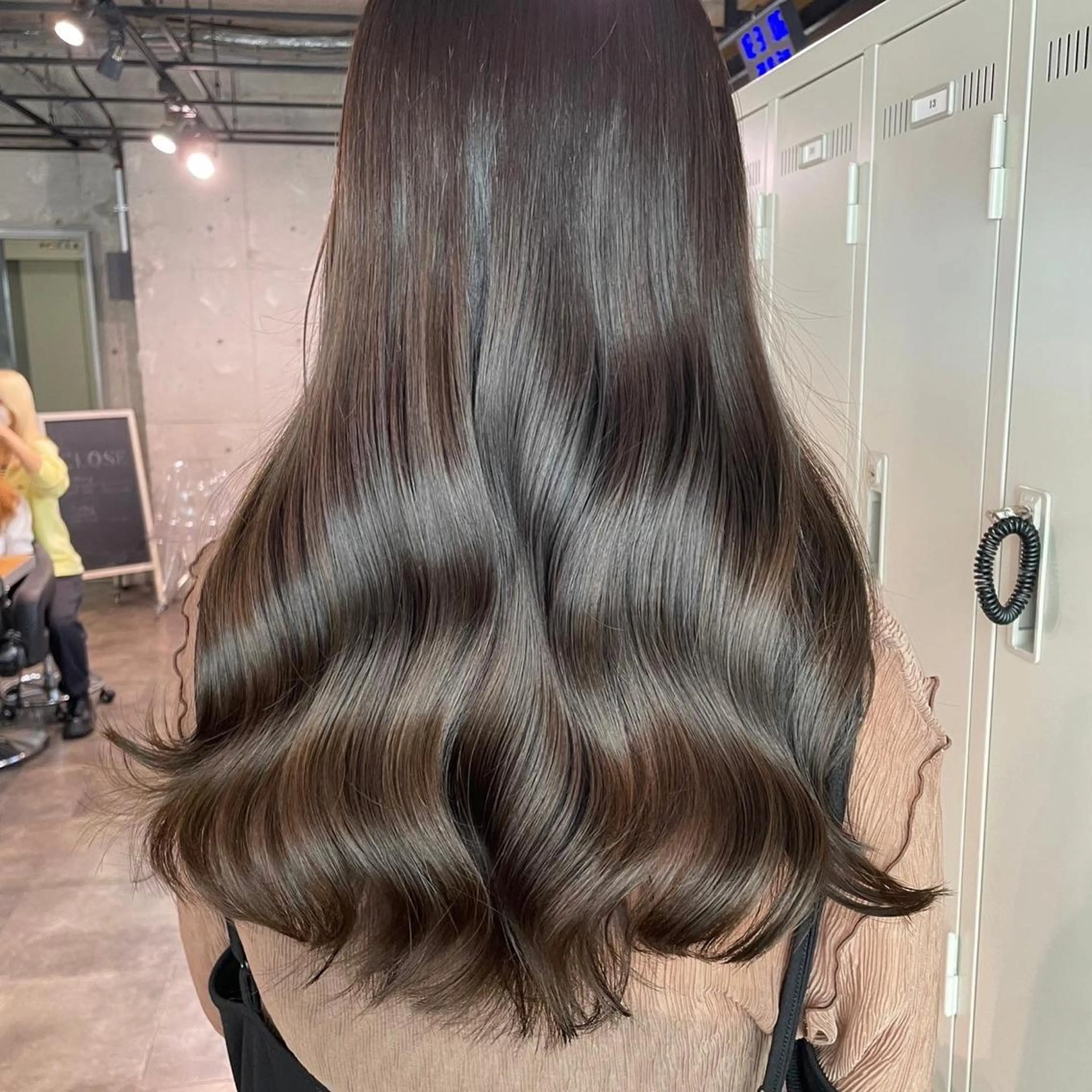 セミロング ヘアアレンジ ヘアカラー トリートメント ヘッドスパ ヘアセット 韓国風ベージュ🤎 赤みなし🌿横浜🤎のヘアスタイル
