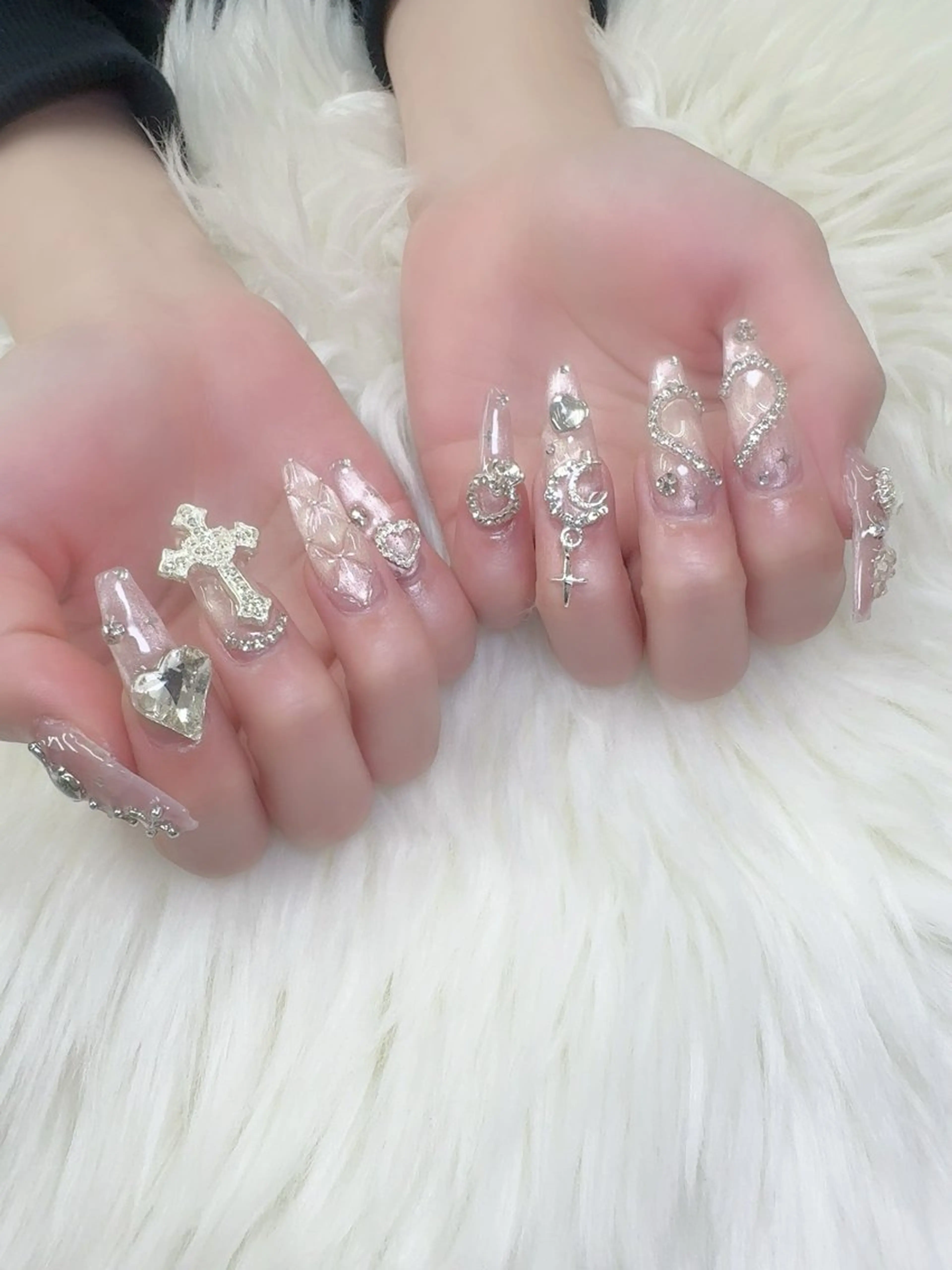 ネイル フレンチネイル グラデーション キラキラネイル 韓国ネイル マグネットネイル ハンドネイル Mlan Nailのネイルデザイン