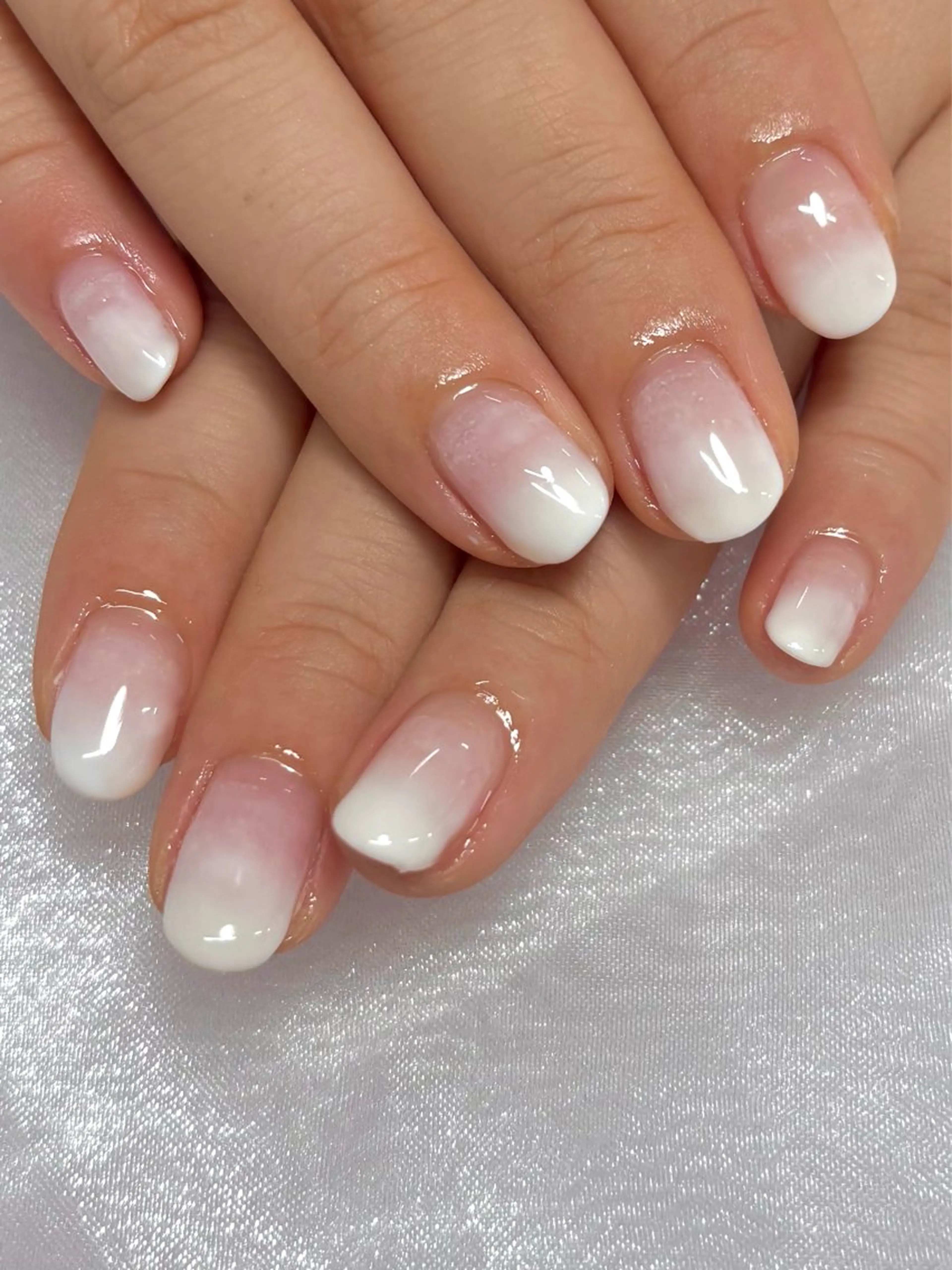 ネイル グラデーション オフィスネイル ホワイト nail  mor. ななみんのネイルデザイン