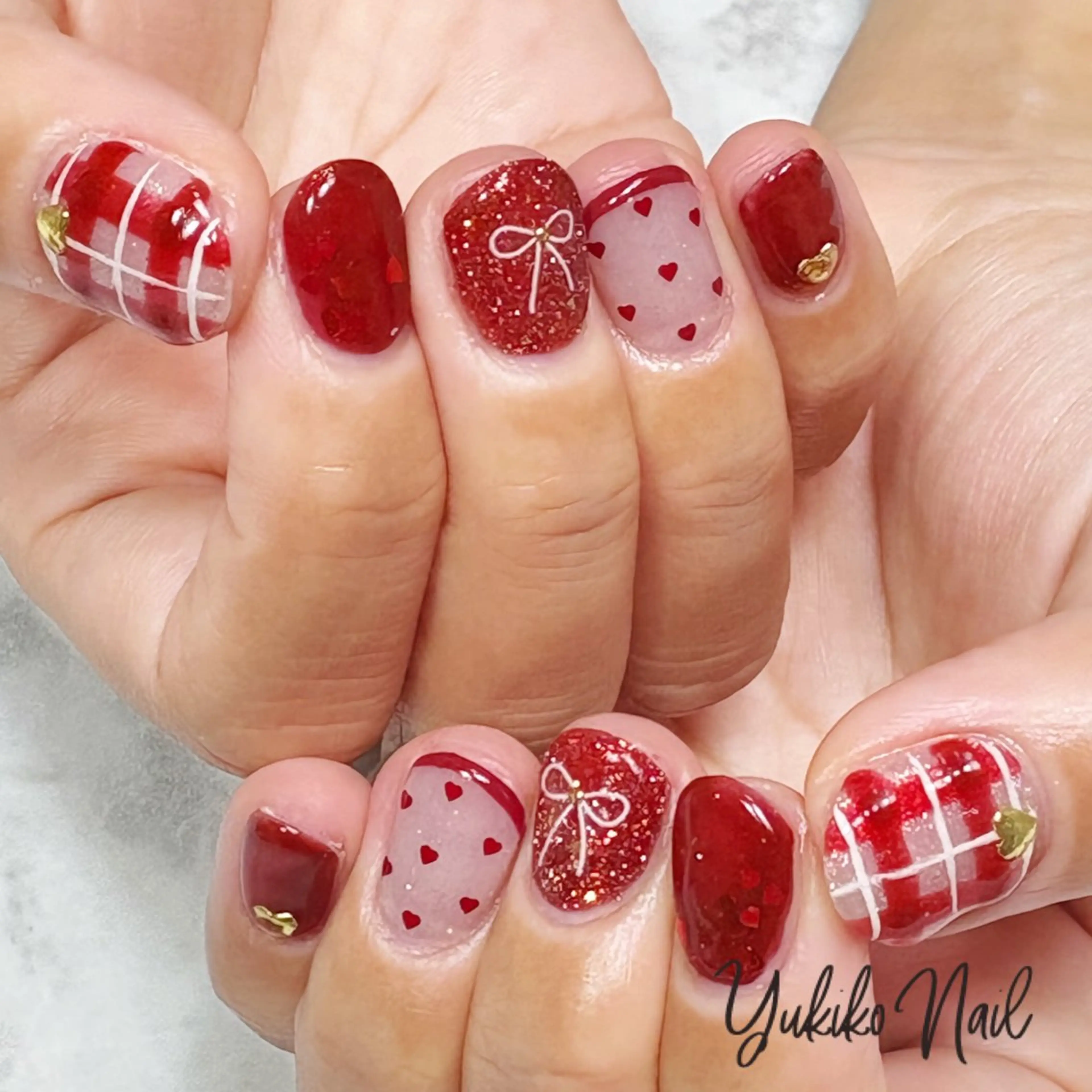ネイル ガーリー ハート ホログラムネイル 赤色 リボン ハンドネイル ユキコ ネイルのネイルデザイン