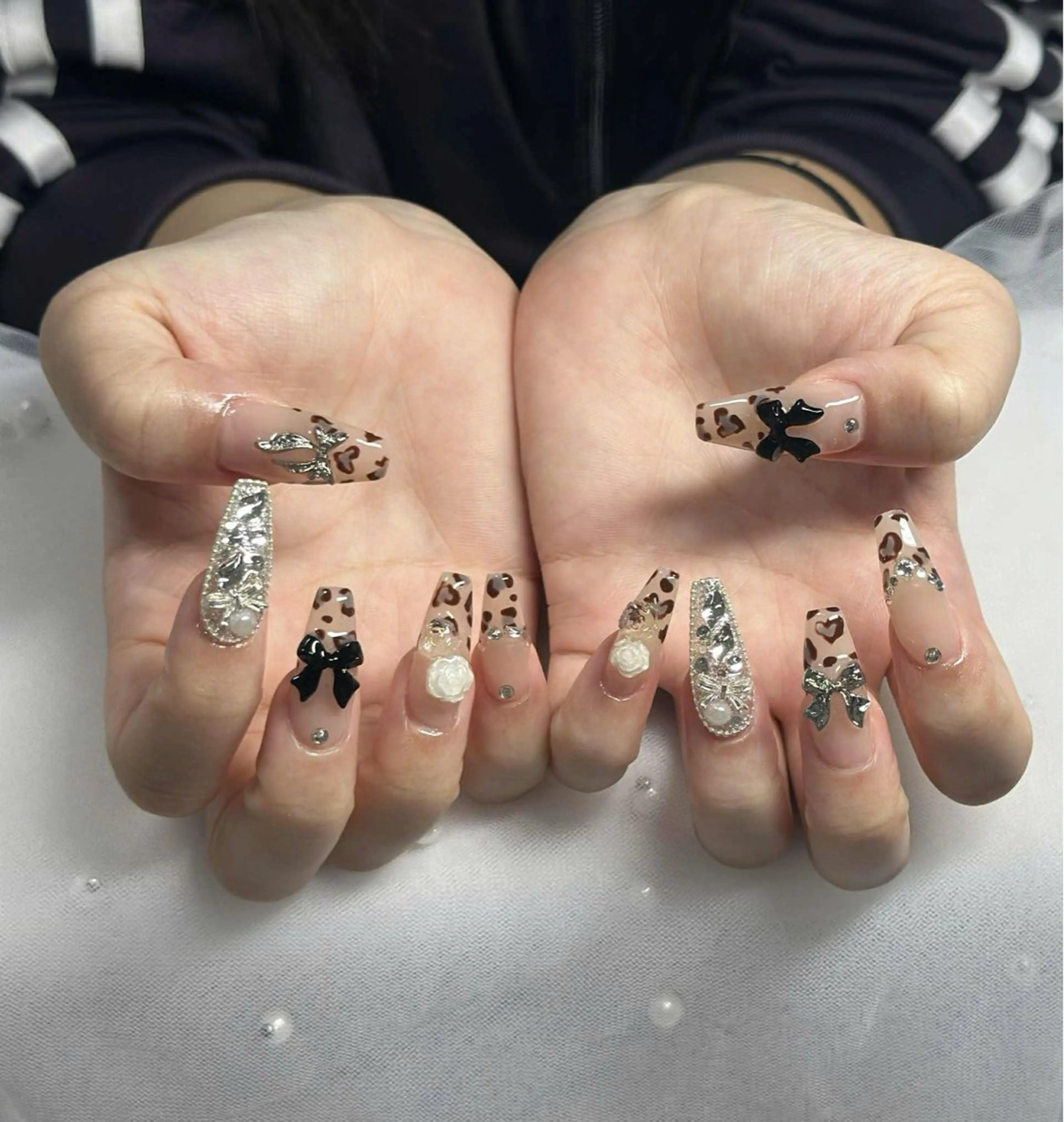 ネイル フレンチネイル ジェルネイル ガラスフレンチ ハロウィン ハート ハンドネイル H.baby Nail Salonのネイルデザイン