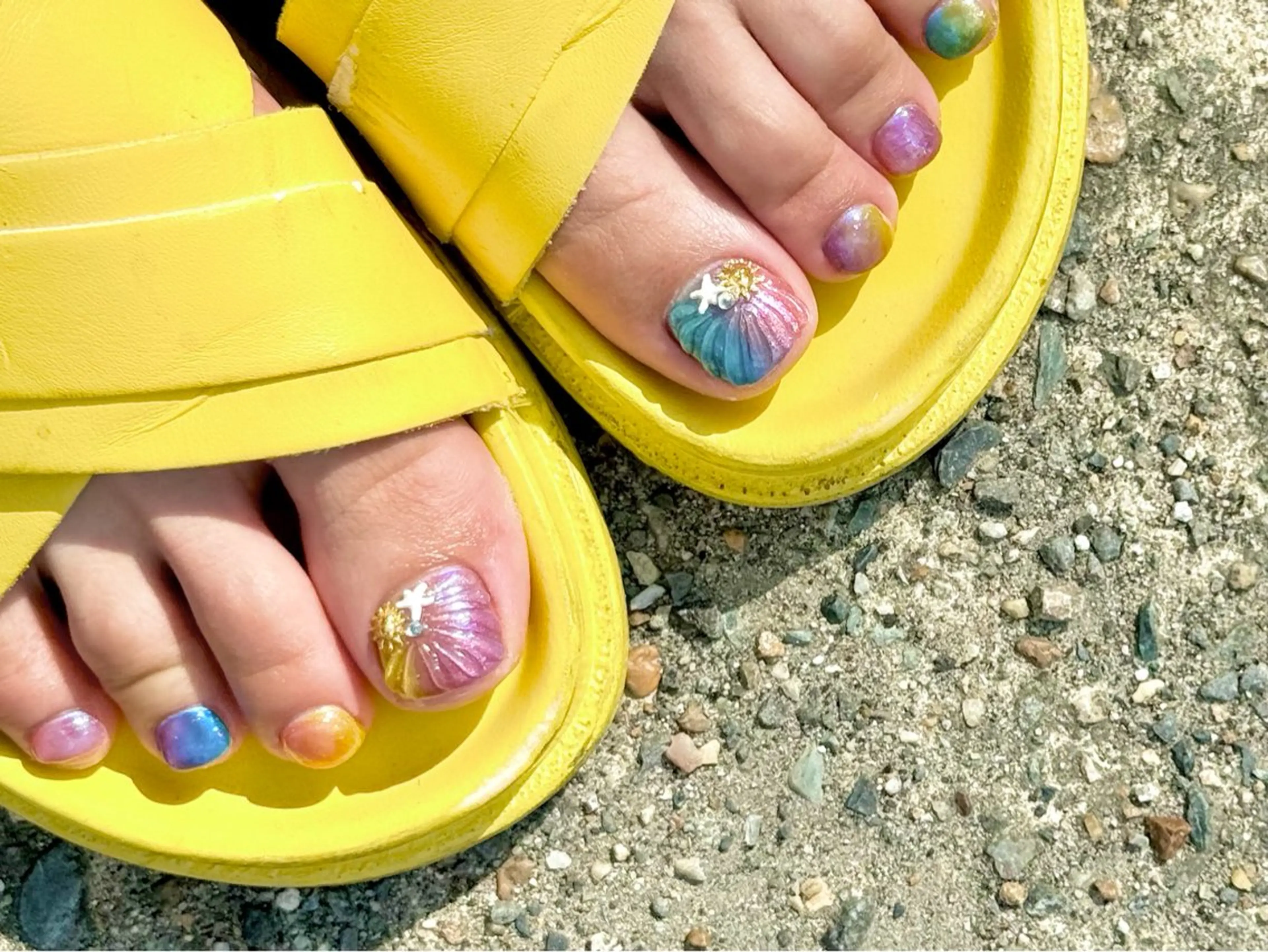 ネイル アートネイル グラデーション ぷっくりネイル フットネイル Salute本店 森崎友紀恵のネイルデザイン