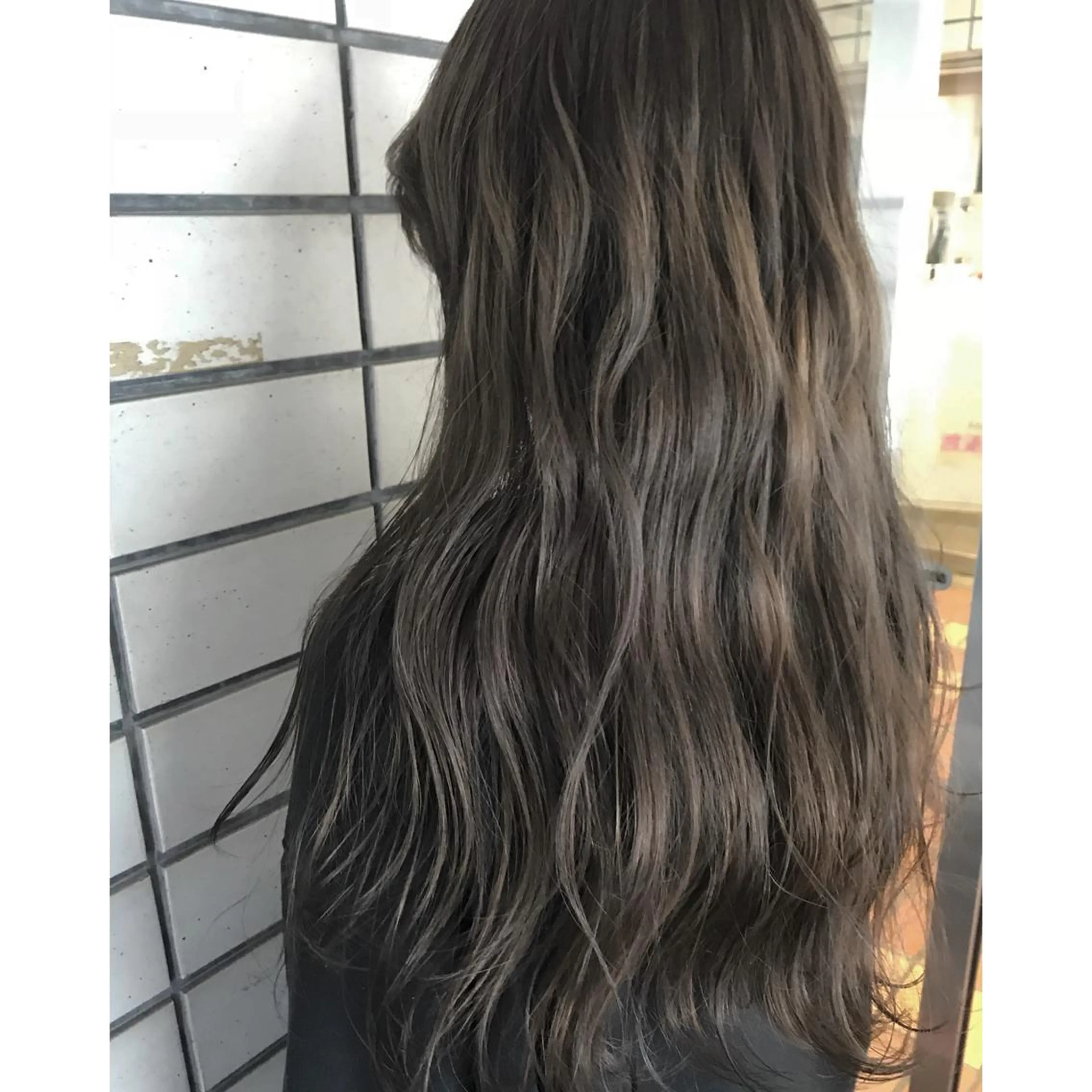 ロング カラー アディクシーカラー ブリーチ ハイライトカラー ハイライト 坂西 春果のマツエク・マツパデザイン