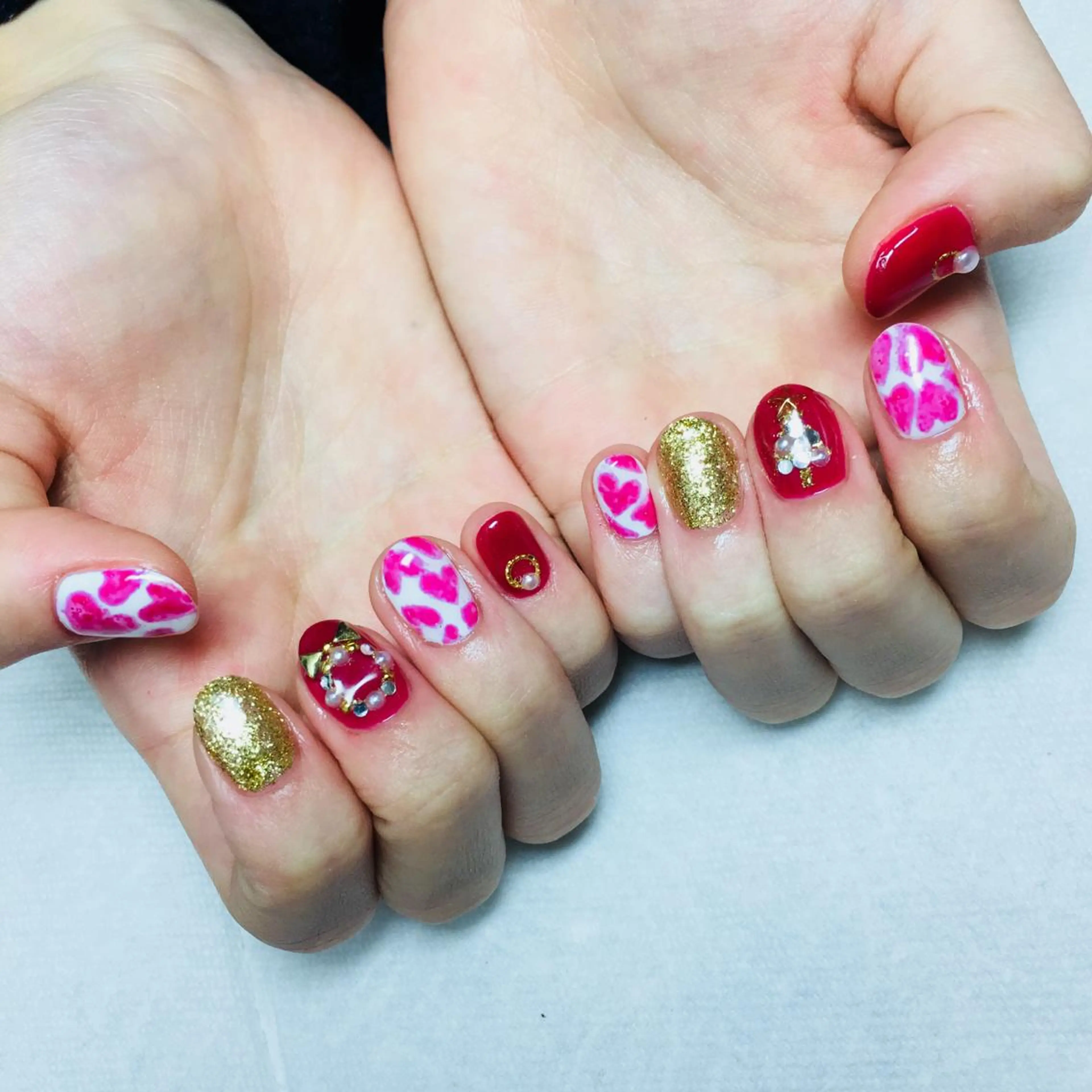 ネイル ボルドー ピンク 冬ネイル クリスマス ハンドネイル THECOLORS所属・近貞 莉奈のネイルデザイン