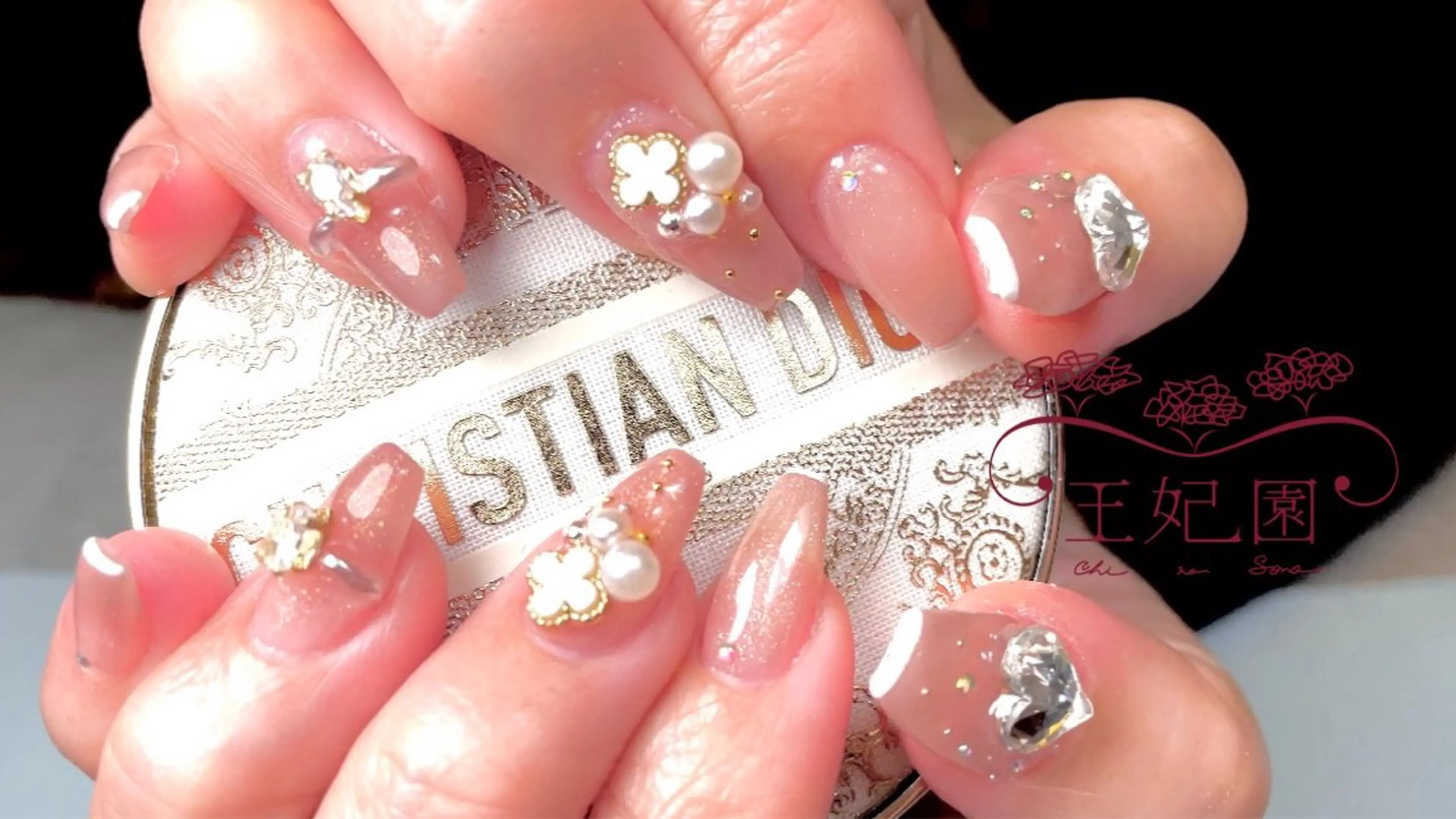 ネイル フレンチネイル ガラスフレンチ ハート 氷ネイル・うるうるネイル キラキラネイル nail salon王妃の園所属・王妃の園 ohinosonoのネイルデザイン