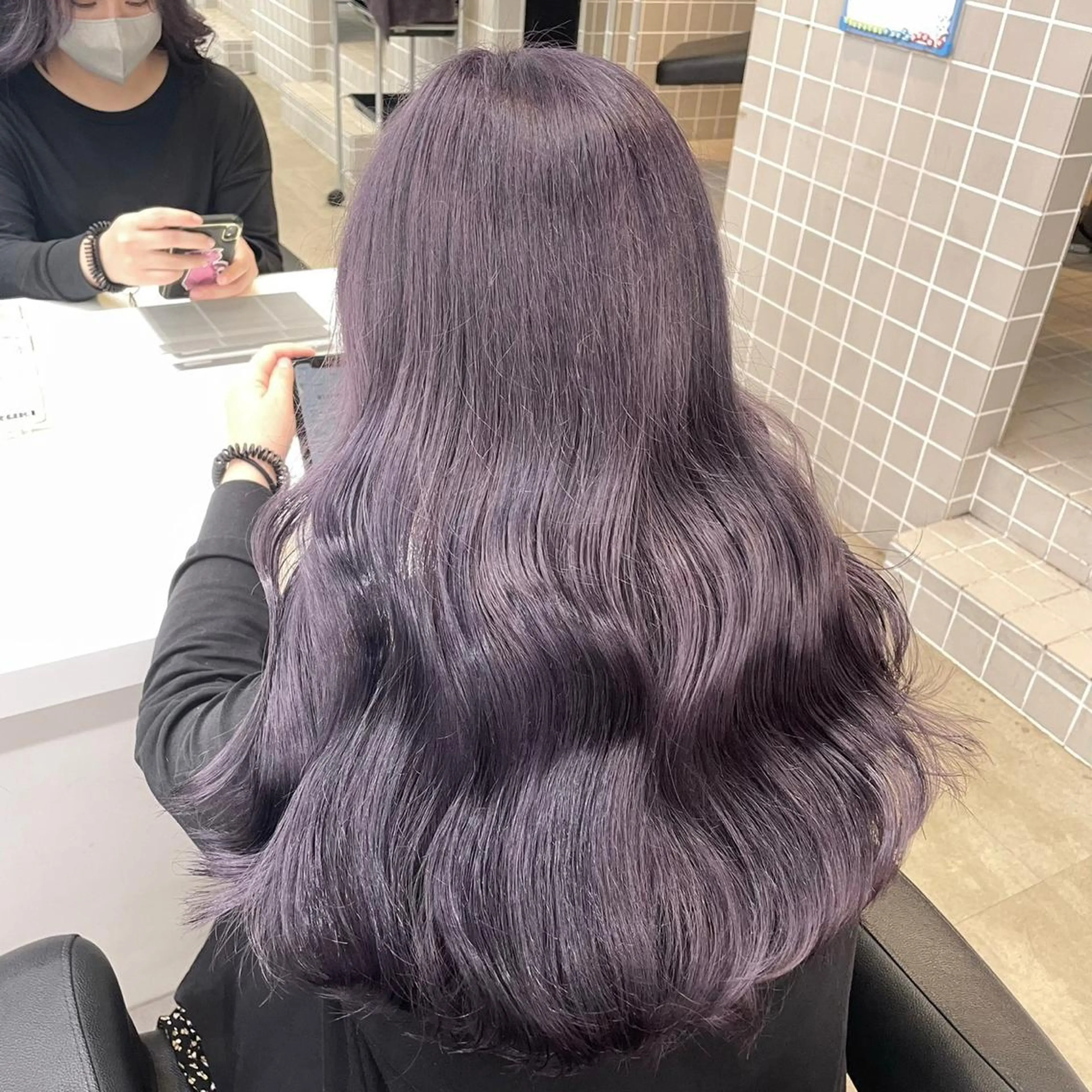 ロング カラー バイオレットカラー ヘアカラー トリートメント 韓国レイヤーカット /ダブルカラーのヘアスタイル