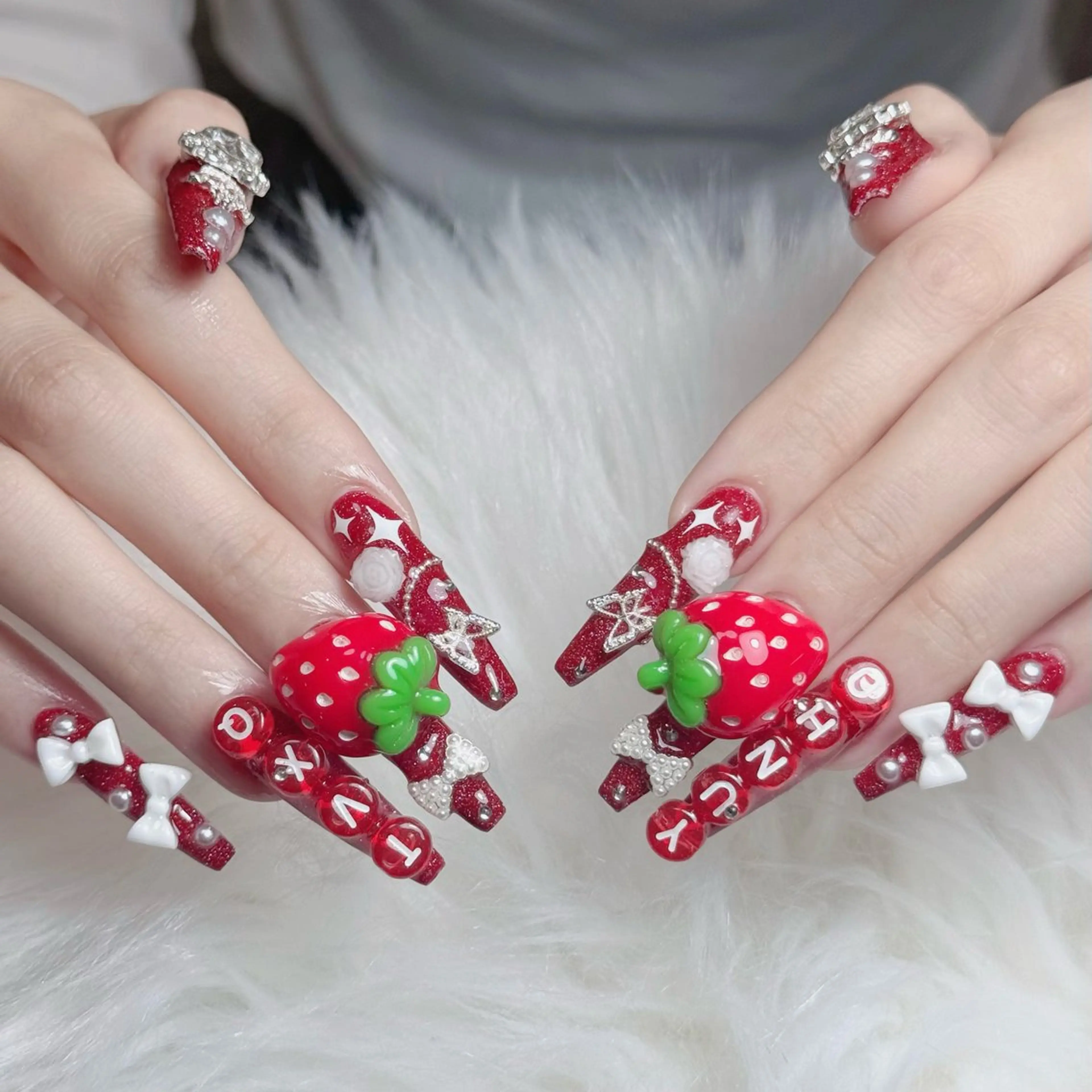 ネイル オーロラネイル ボルドー ブラウン 氷ネイル・うるうるネイル キラキラネイル Julli ジュリのネイルデザイン