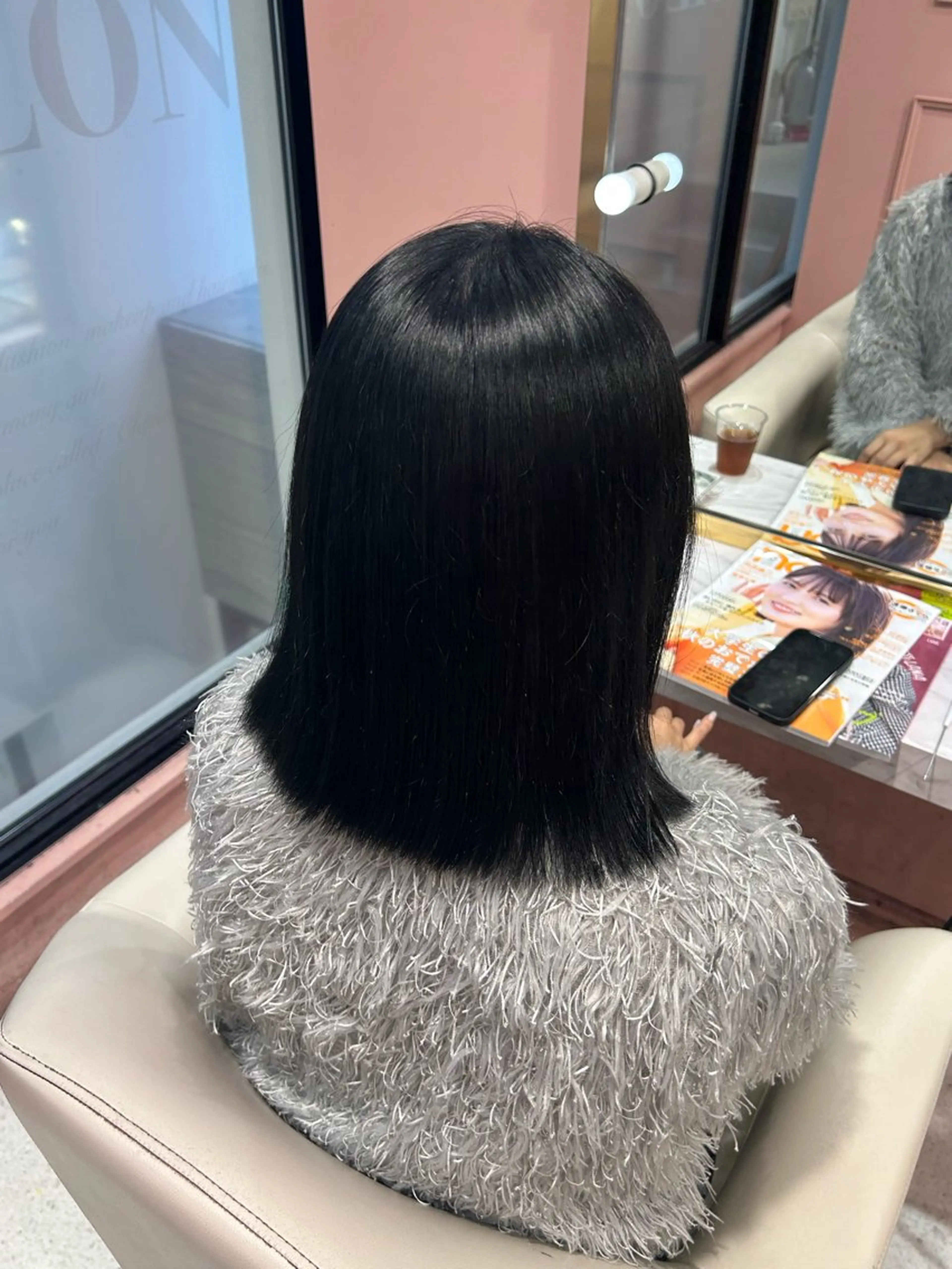 ミディアム カラー 黒髪 ブルーカラー ブルーブラック ハイトーンカラー Cherie所属・Chérie Honokaのヘアスタイル