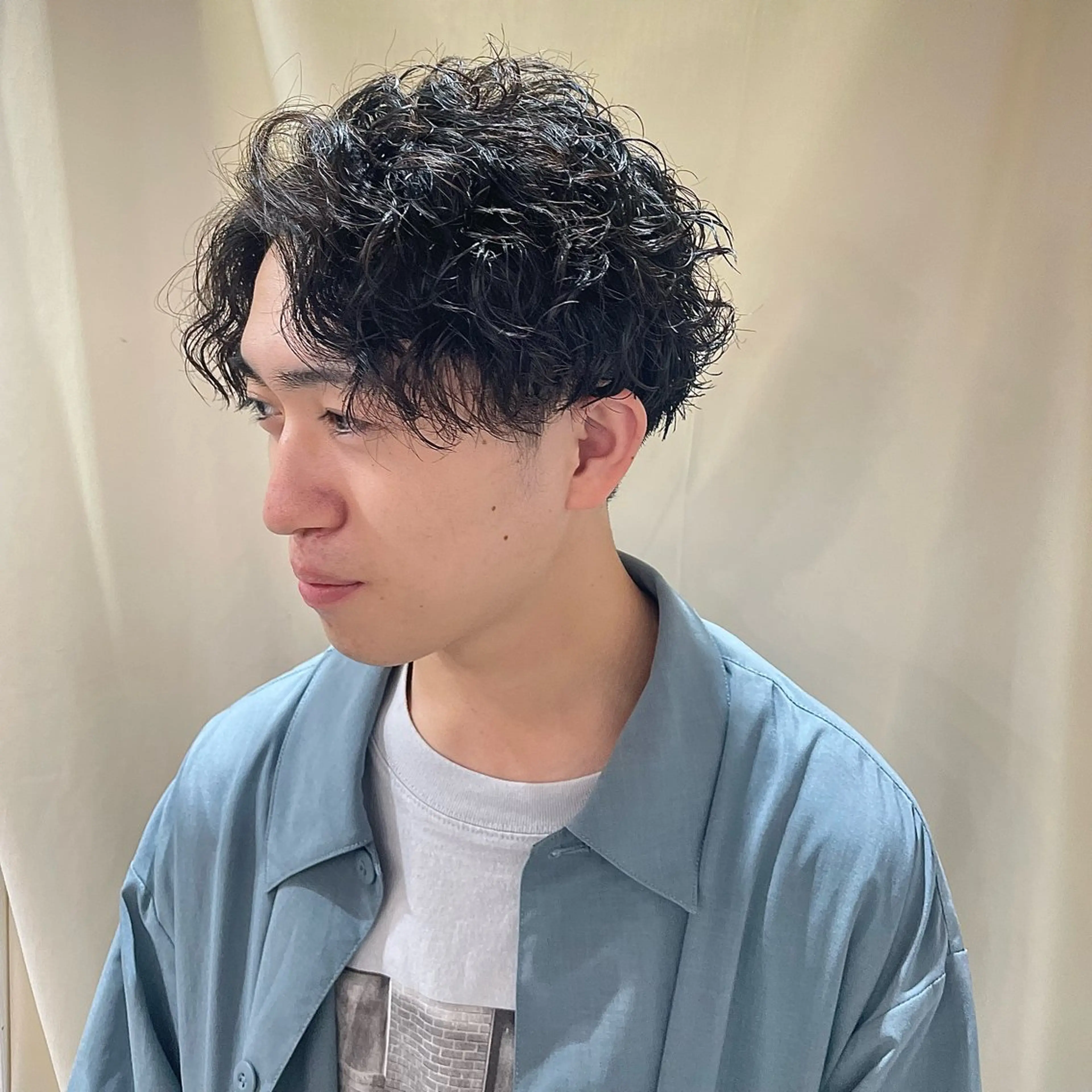 パーマ メンズ センターパート マッシュ メンズパーマ プードルパーマ スパイキーショート 博多No.1 メンズパーマ美容師のヘアスタイル