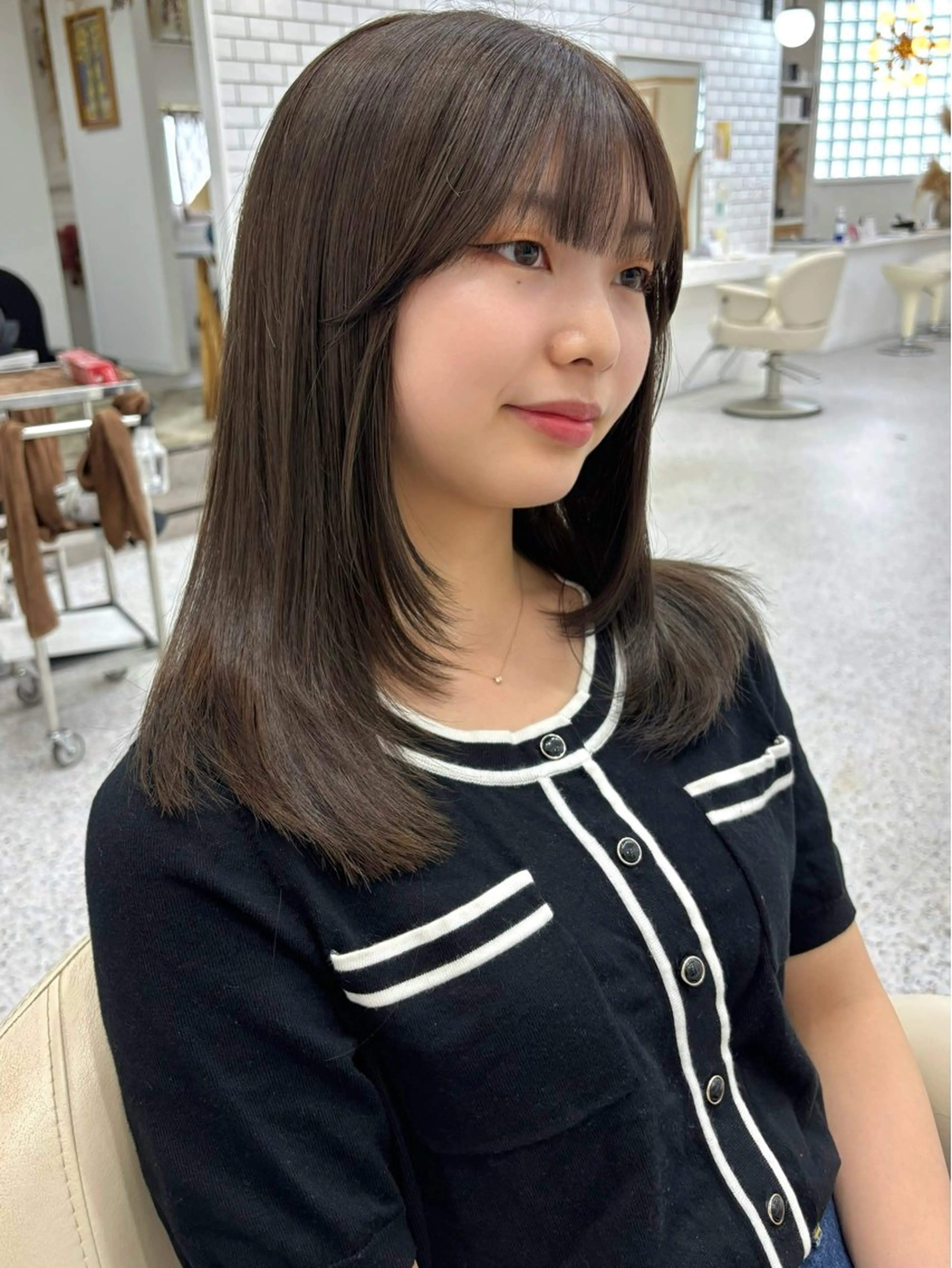 セミロング カラー LOMARLIE JURIAのヘアスタイル