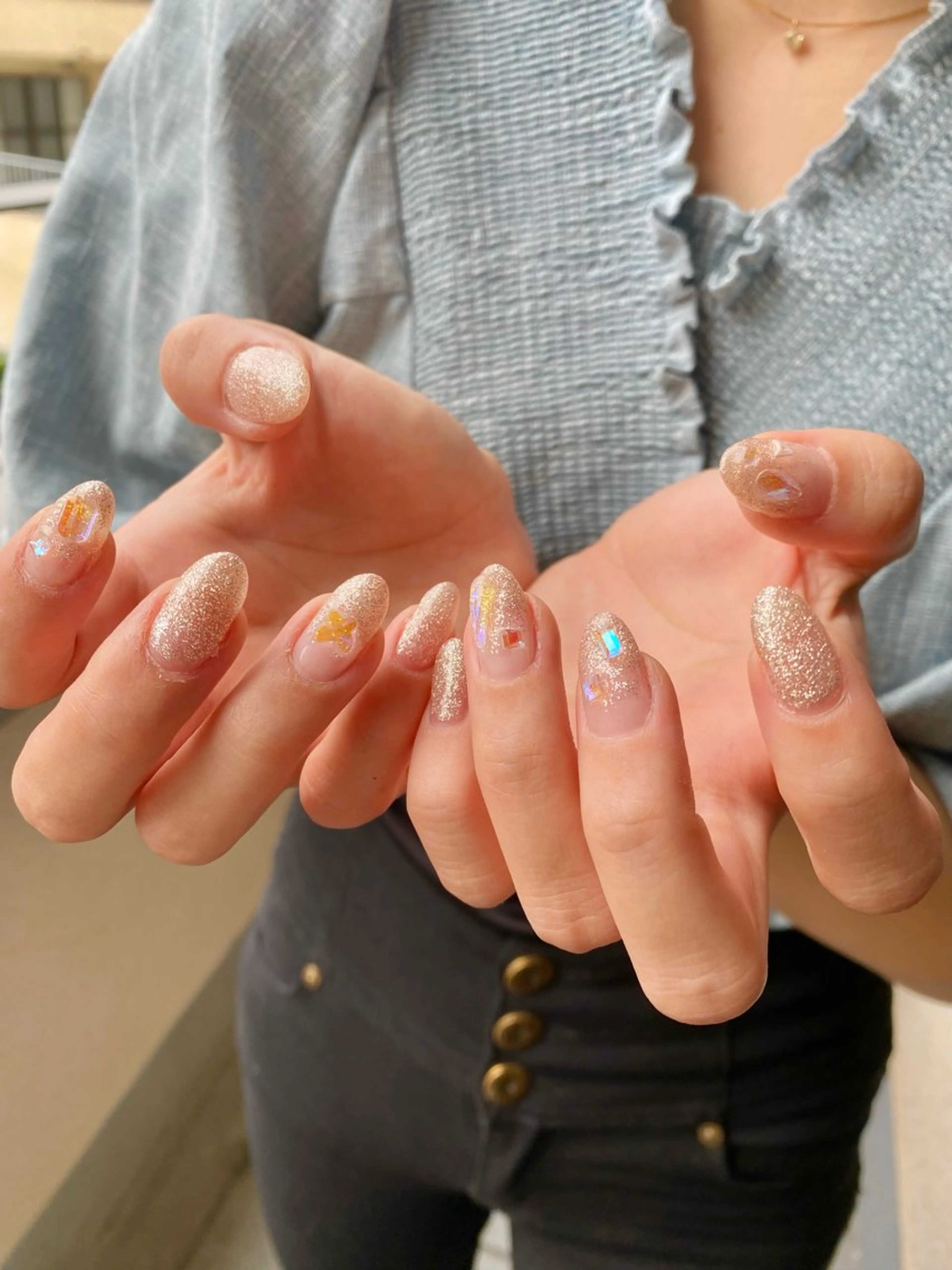 ネイル オーロラネイル ゴールド ラメ(グリッター) ストーンネイル Nail Salon BeBe所属・Nail salon BeBeのネイルデザイン