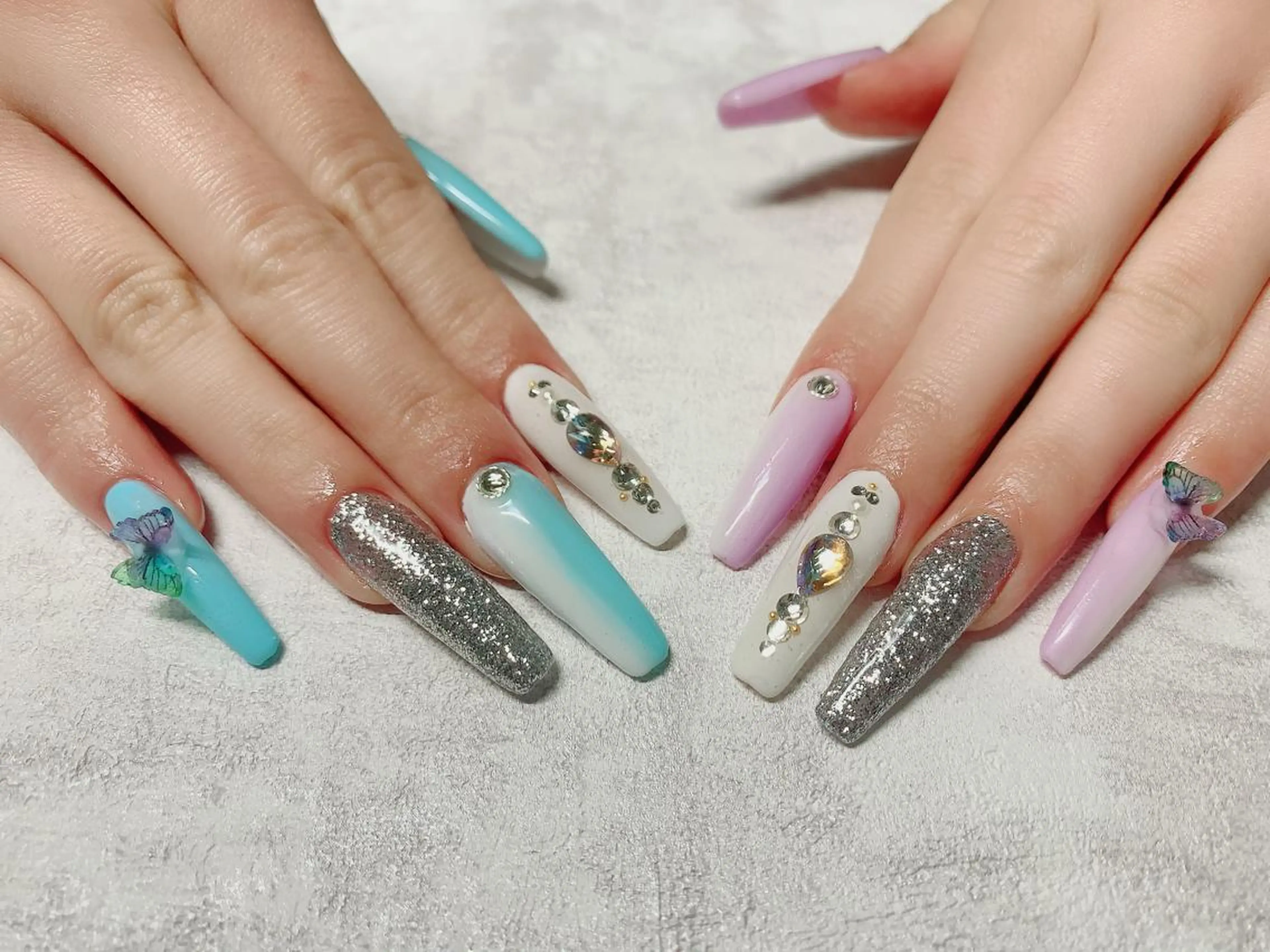 ネイル アートネイル フットネイル キラキラネイル ニュアンスネイル オフィスネイル nail happiness.のネイルデザイン