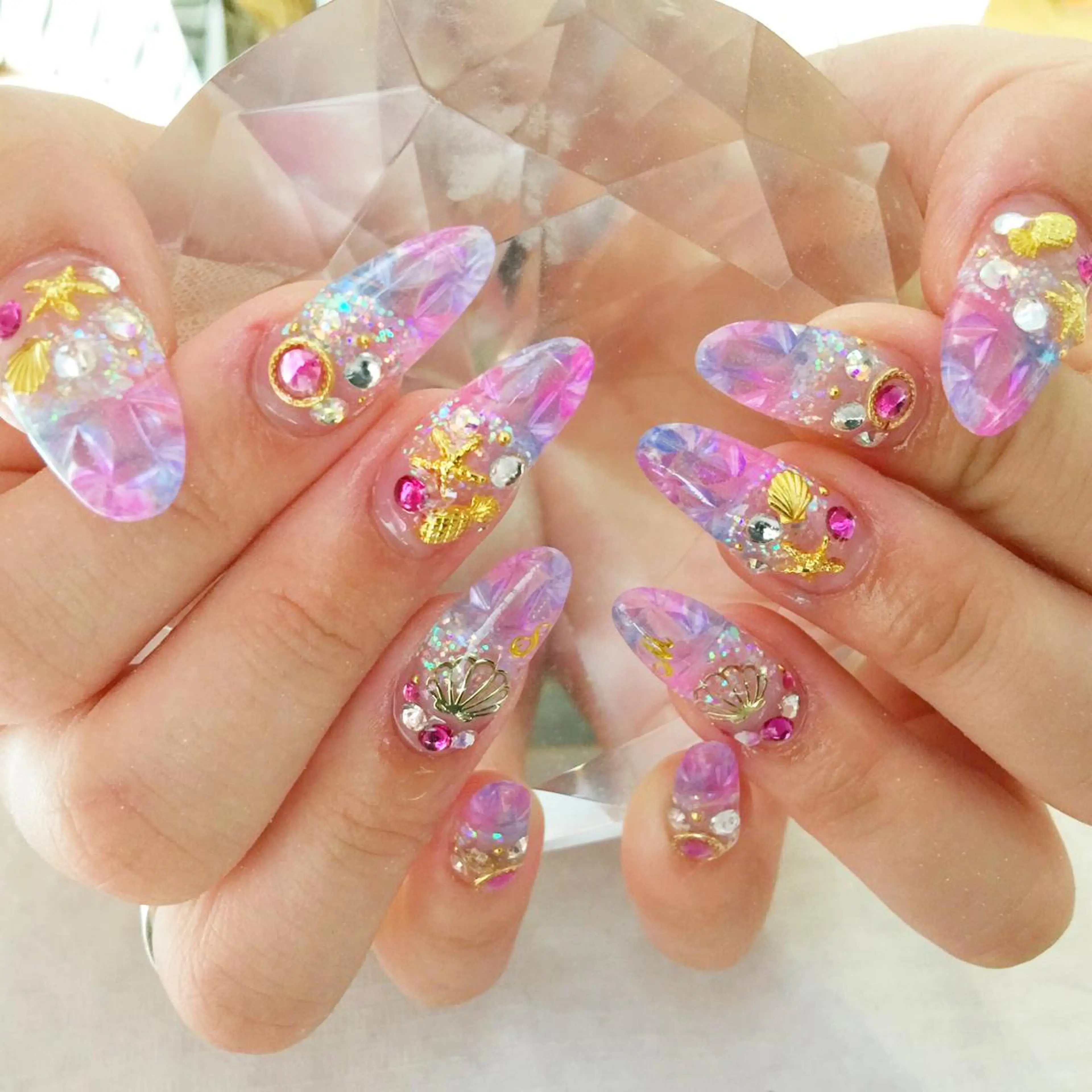 ネイル ブルー ピンク YUN 💅のネイルデザイン
