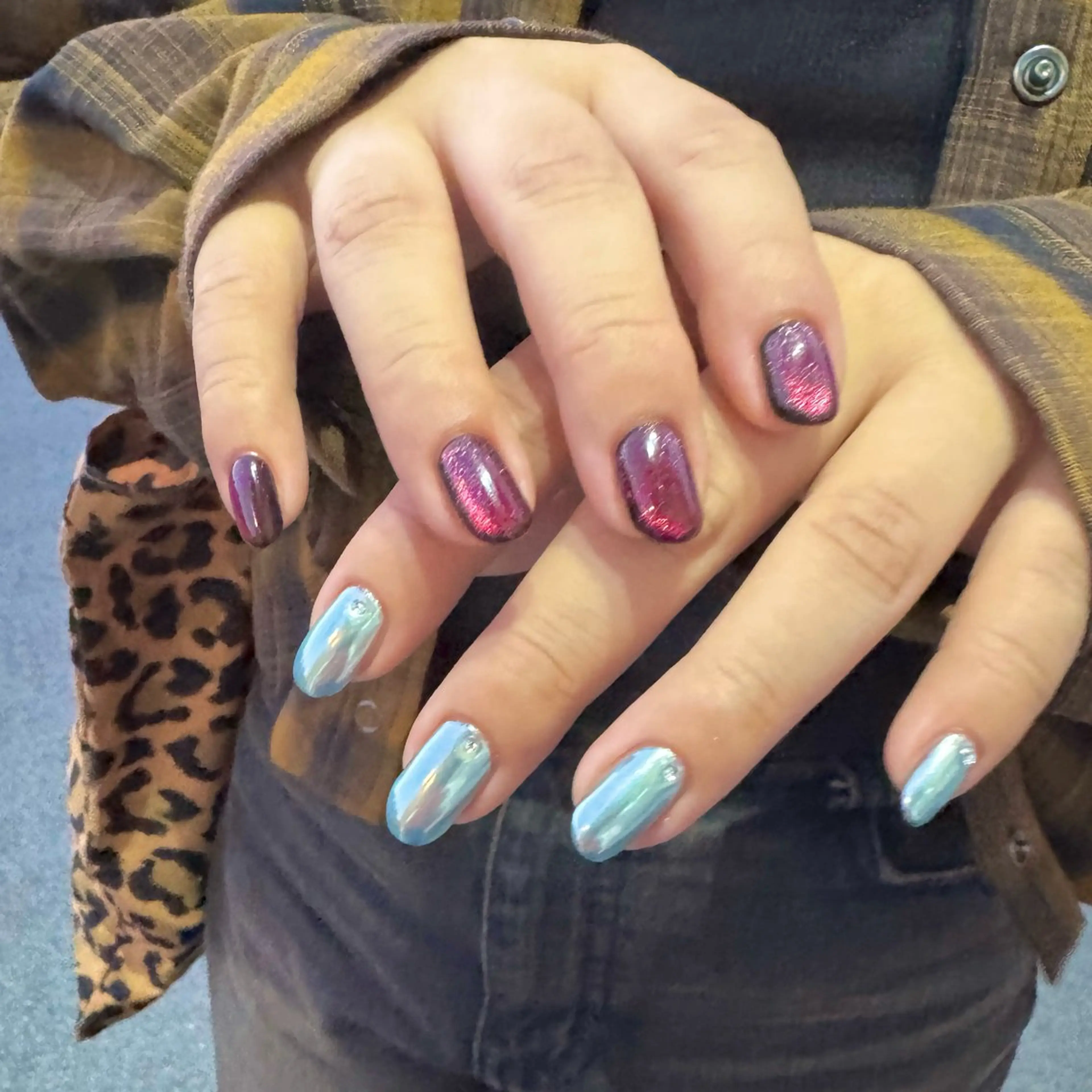 ネイル マグネットネイル ミラーネイル 赤色 シルバー ハンドネイル Nail Sant Esperanza by SALON DE やす所属・Sant Esperanzaのネイルデザイン