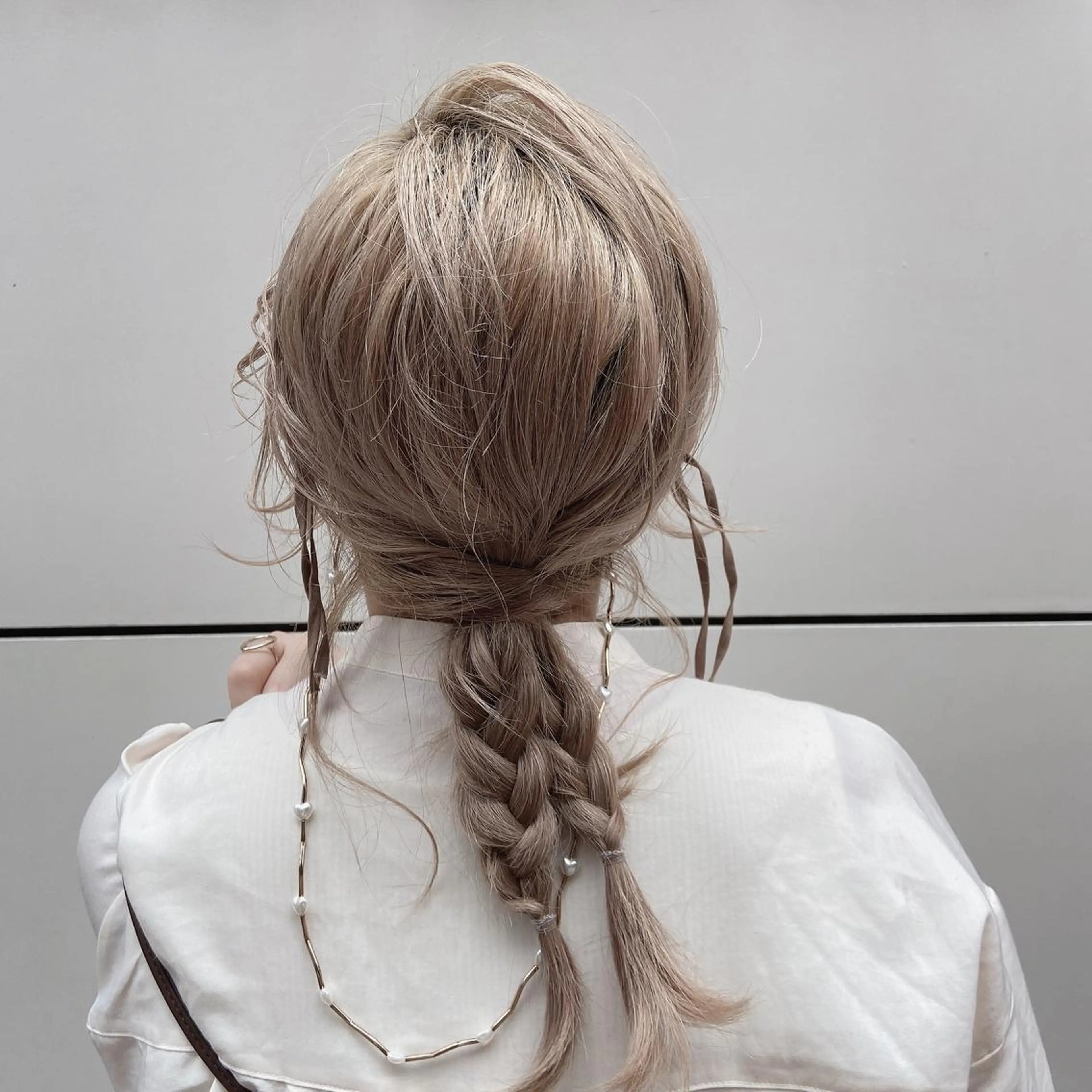 セミロング カラー ヘアアレンジ ヘアセット Mirai 🧸のヘアスタイル