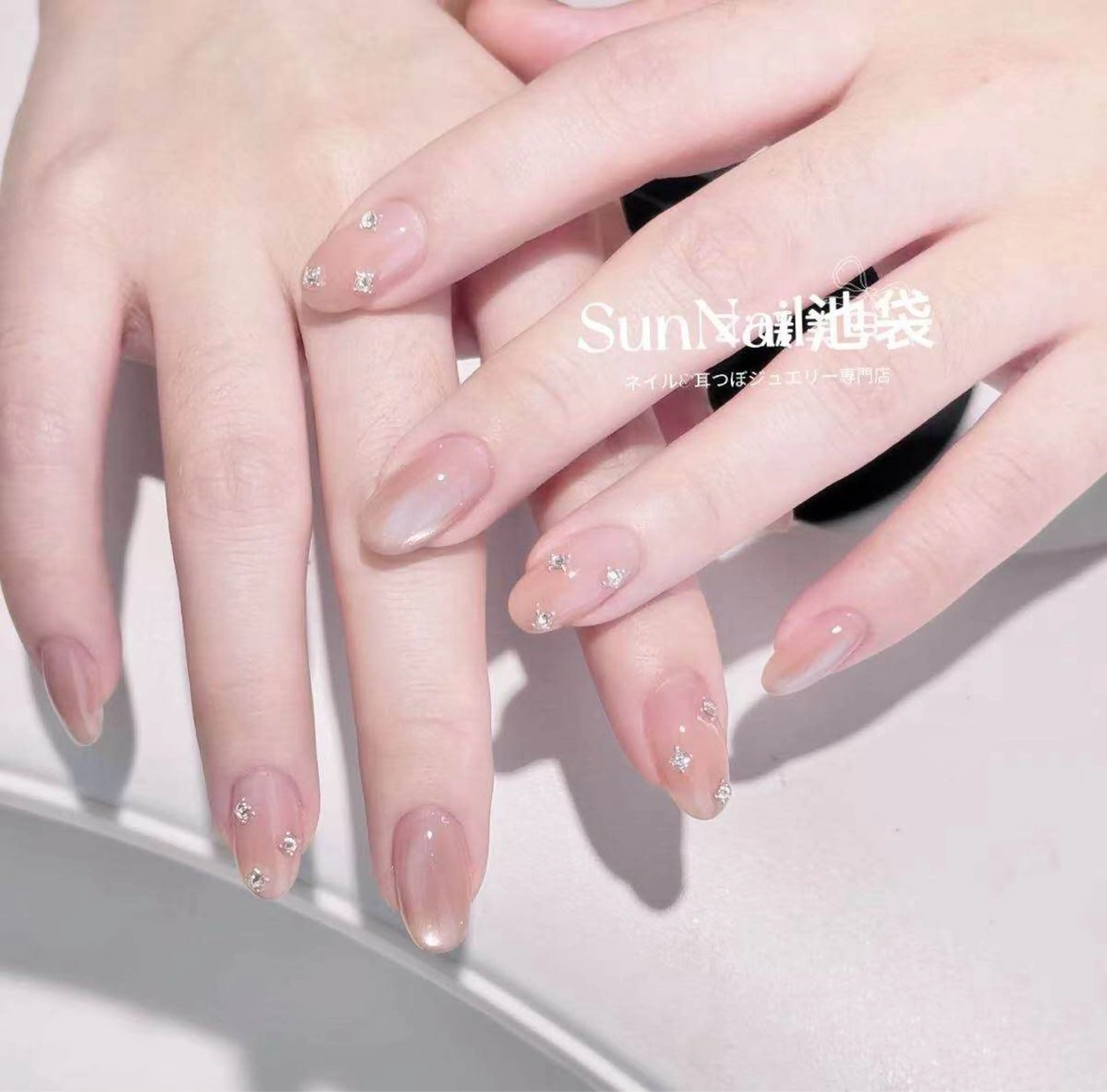 ネイル チークネイル 長さ出し フラワーネイル フレンチネイル ガーリー sun nail池袋 モデル募集のネイルデザイン