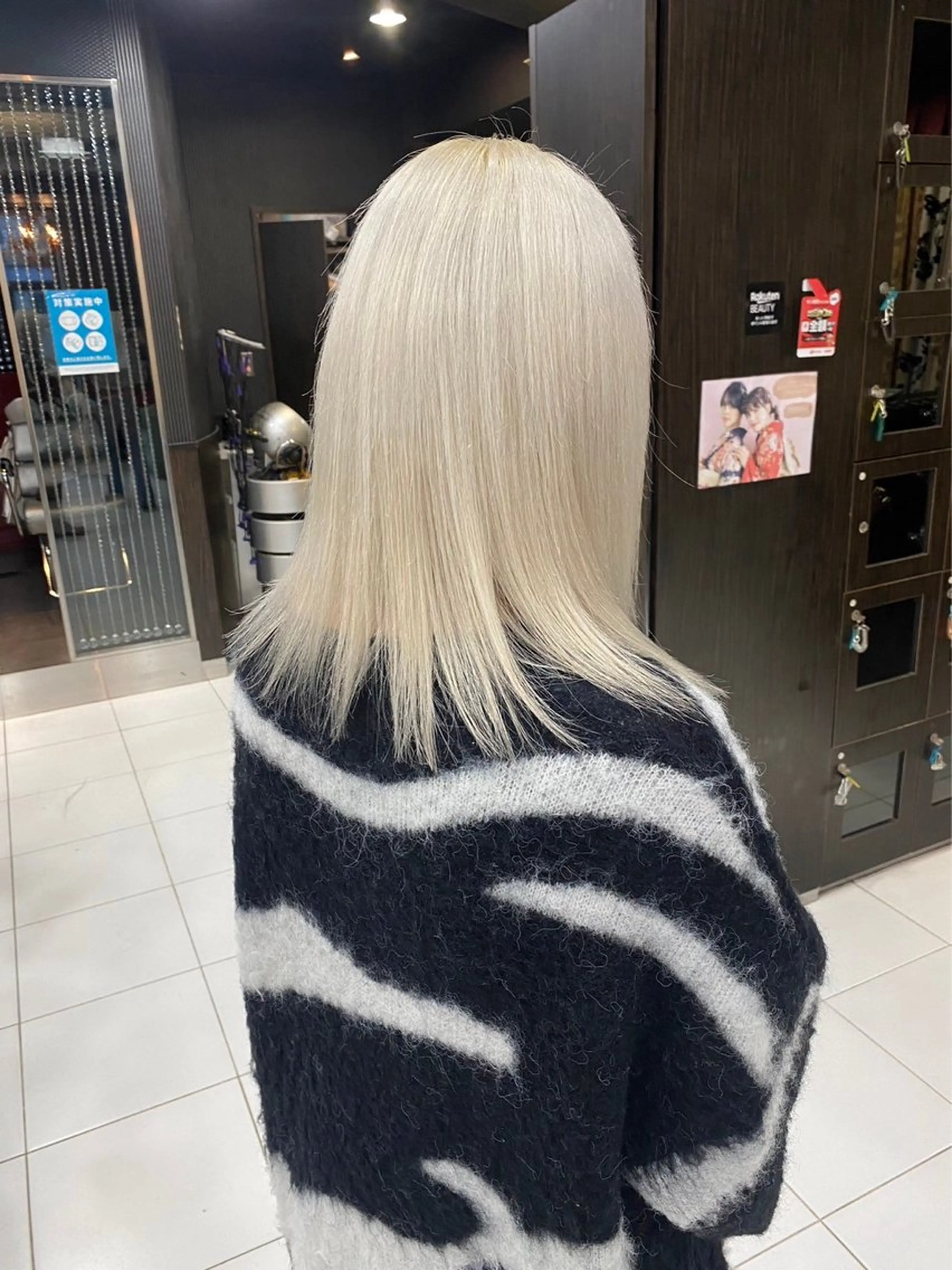 セミロング カラー ブリーチ ケアブリーチ ハイトーンケアカラー コト👱🏻‍♀️のヘアスタイル