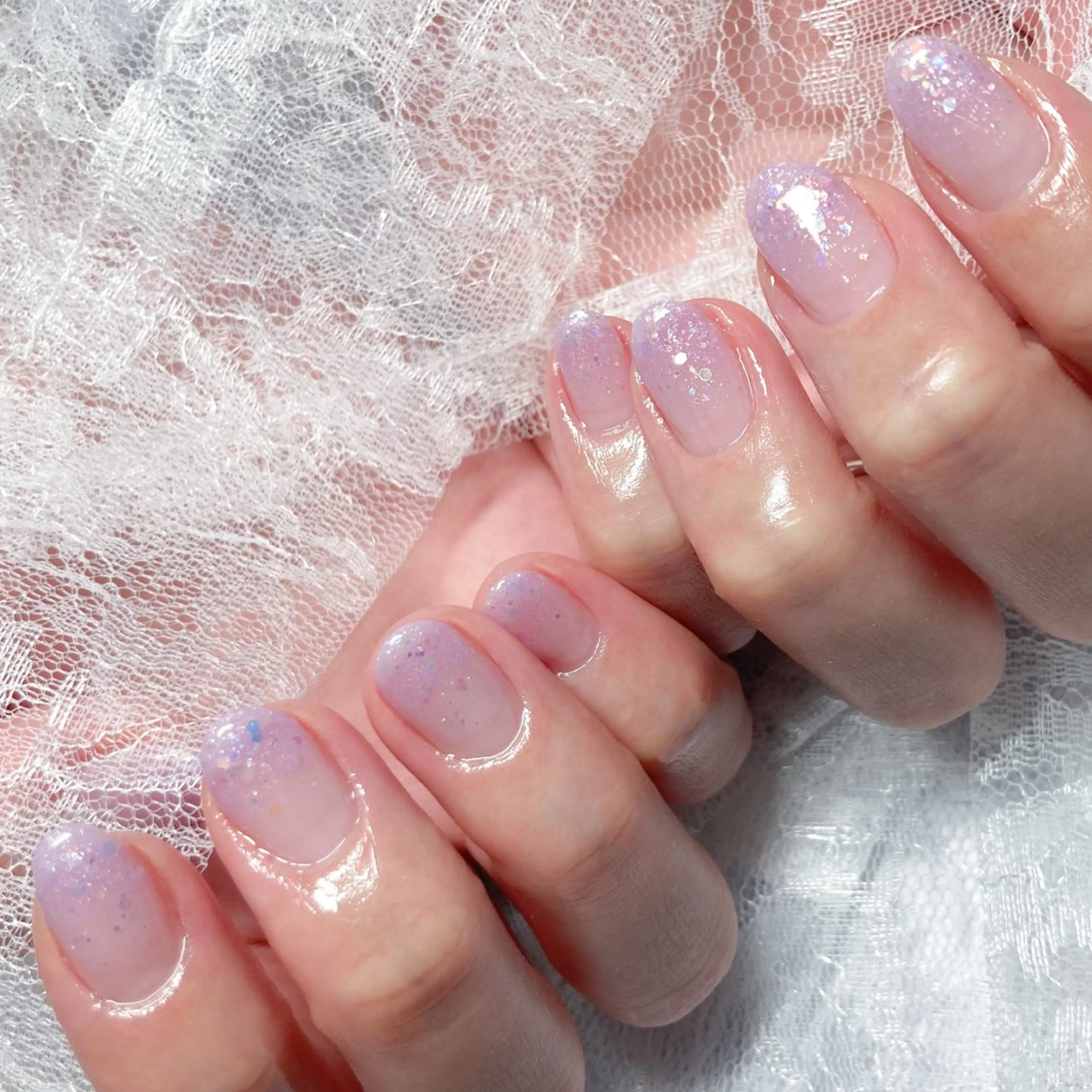 ネイル グラデーション キラキラネイル ラメ(グリッター) ラメグラデーション シンプルネイル ハンドネイル Terrace＋所属・Terrace＋ Nailのネイルデザイン