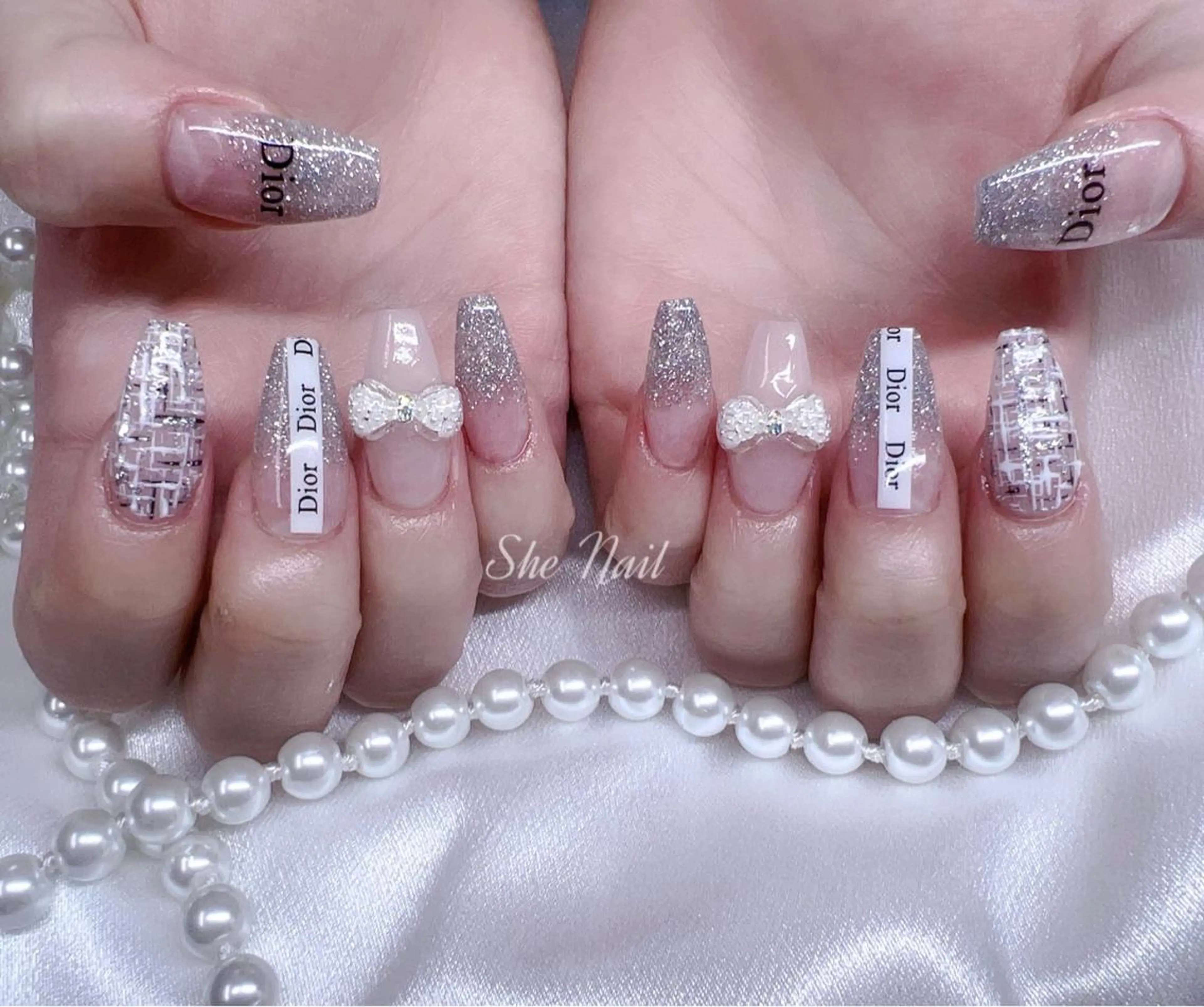 ネイル 長さ出し 持ち込み ワンカラーネイル ストーンネイル ネイルチップ ハンドネイル She   Nail所属・ISA_ BELLAのネイルデザイン