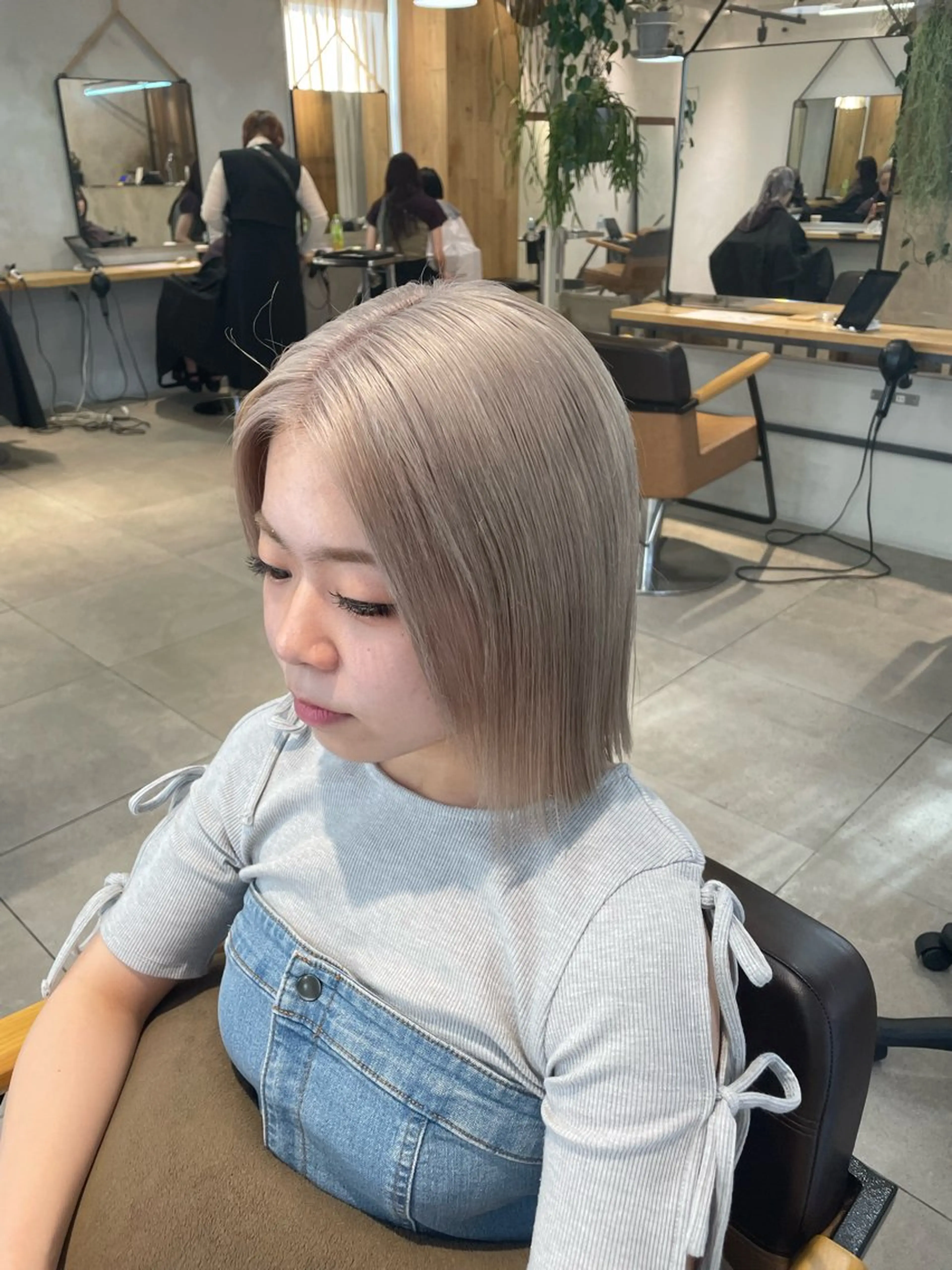 ミディアム カラー ヘアカラー ミルクティー× グレージュMOMOのヘアスタイル
