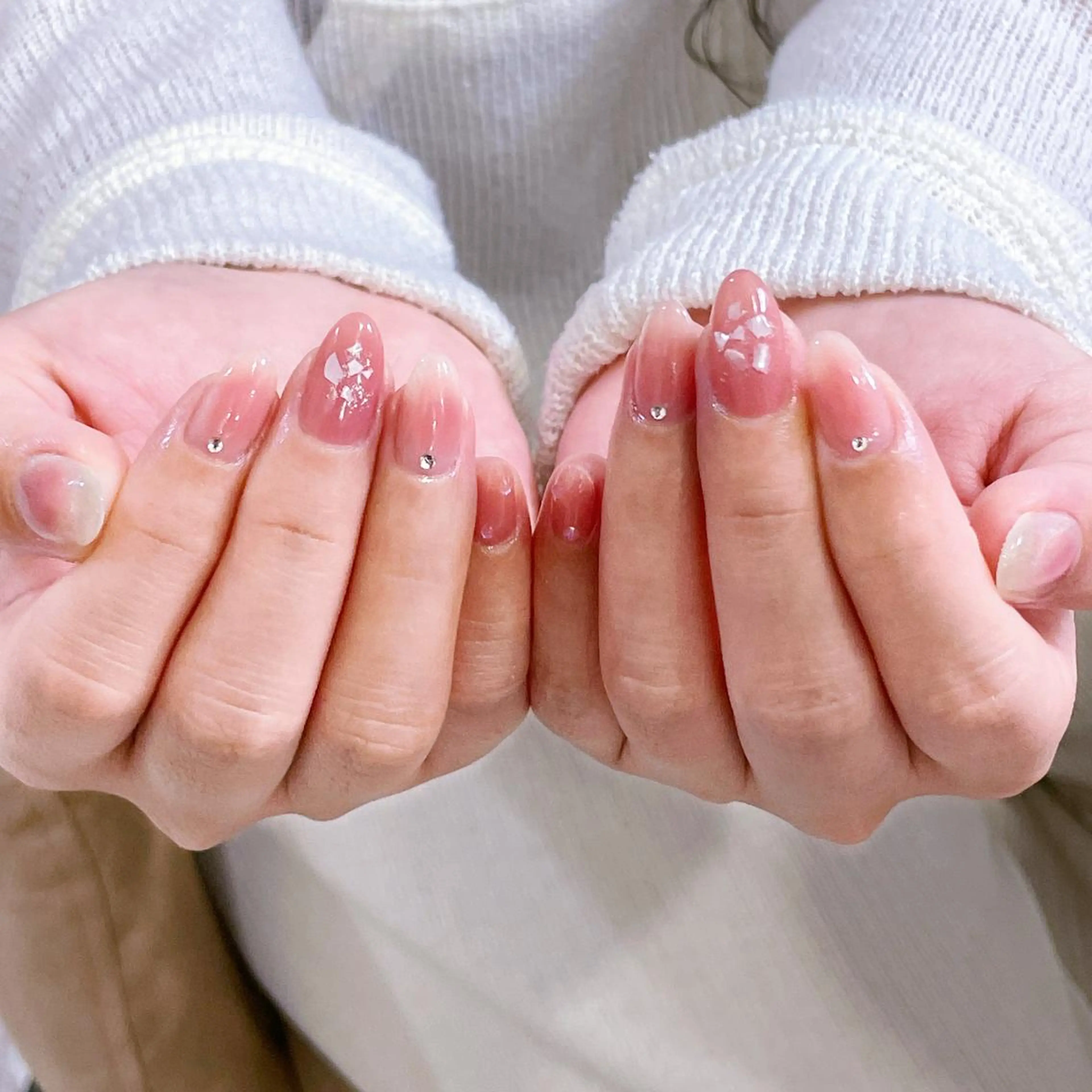 ネイル アートネイル オーロラネイル ガーリー キラキラネイル 韓国ネイル ハンドネイル Nail Monsterのネイルデザイン