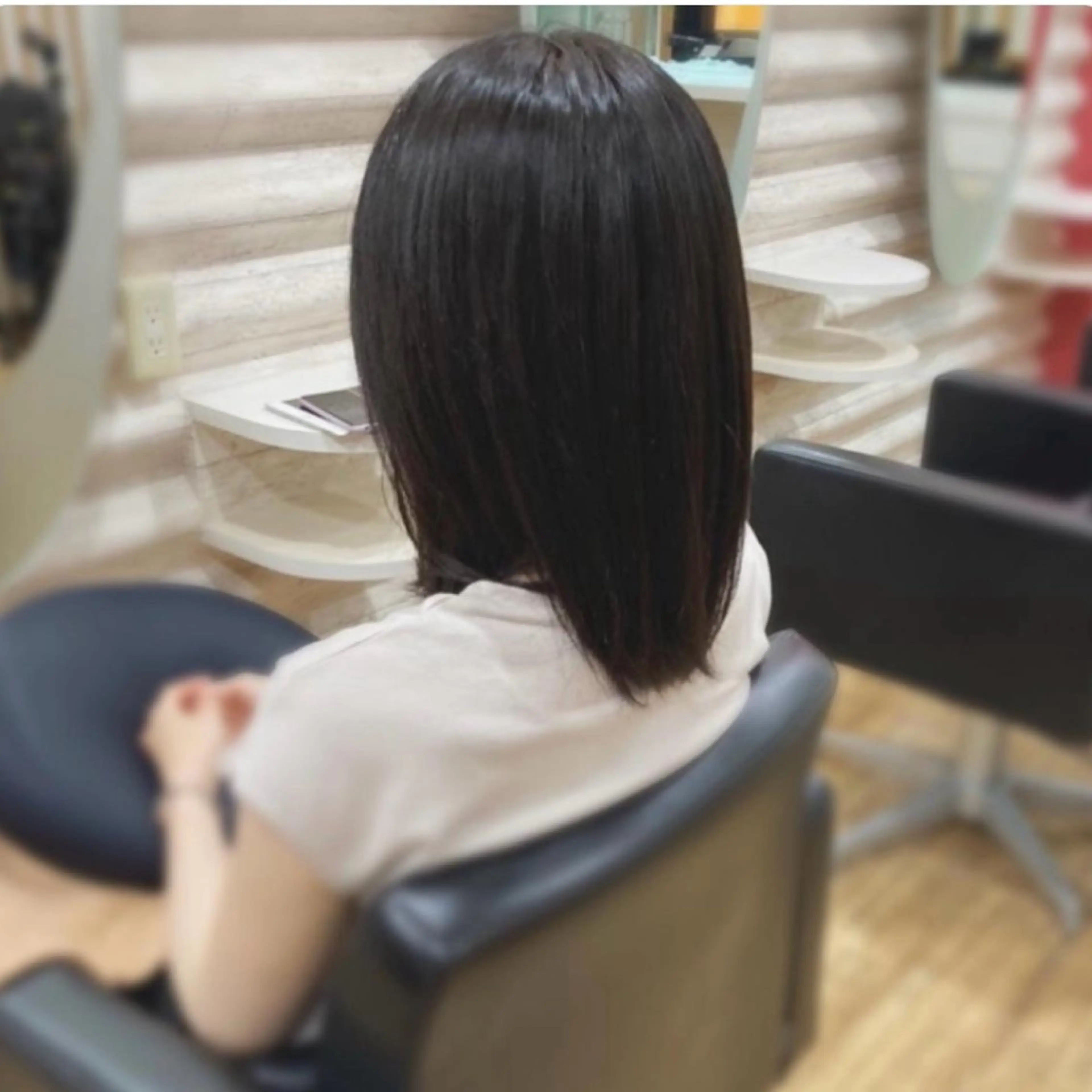 セミロング カラー 髪質改善 トリートメント まとまる軽さカット× トリートメント特化店のヘアスタイル