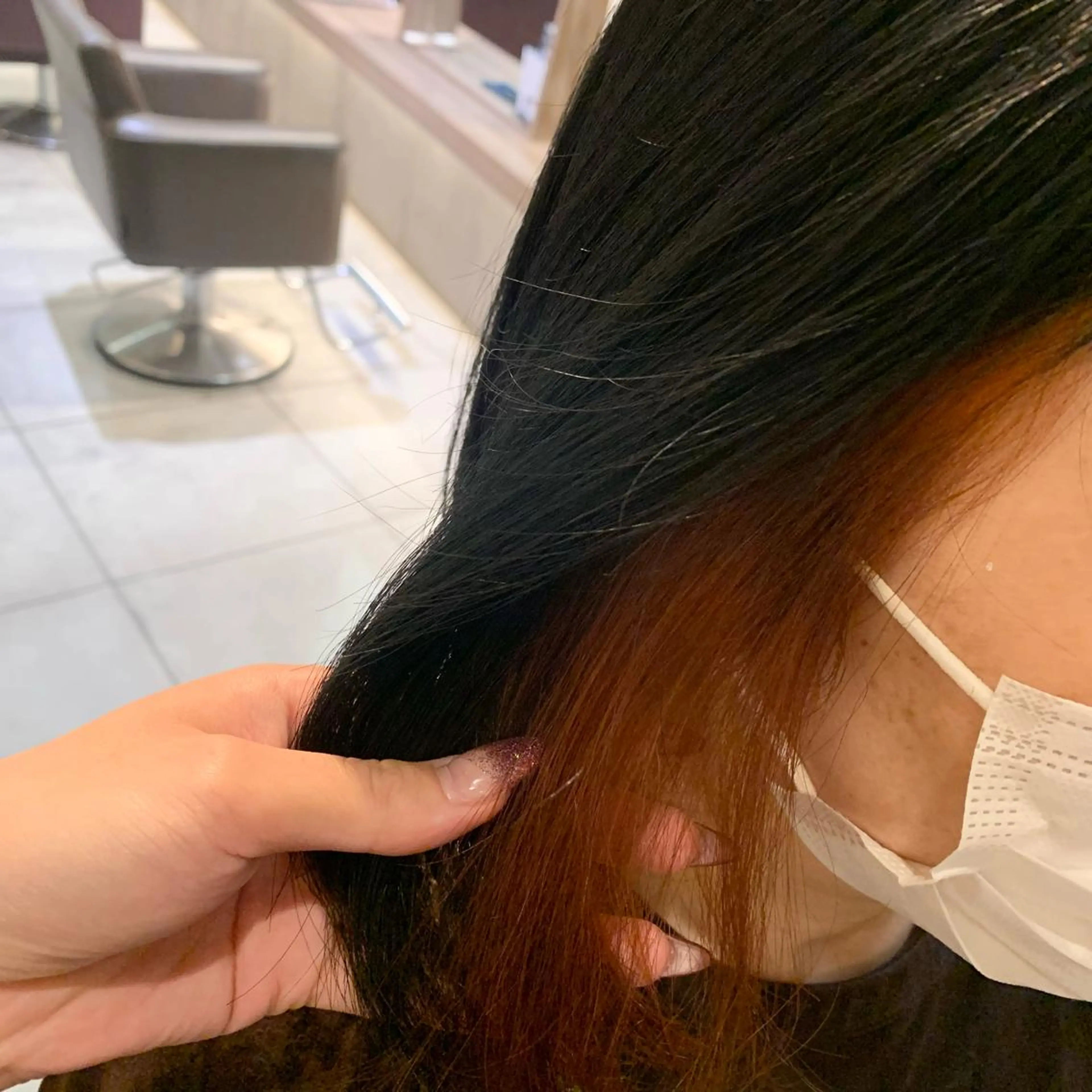 ミディアム カラー ブリーチ オレンジ 𝗄𝖺𝗇𝗈 / 王道モテヘア🖤のヘアスタイル