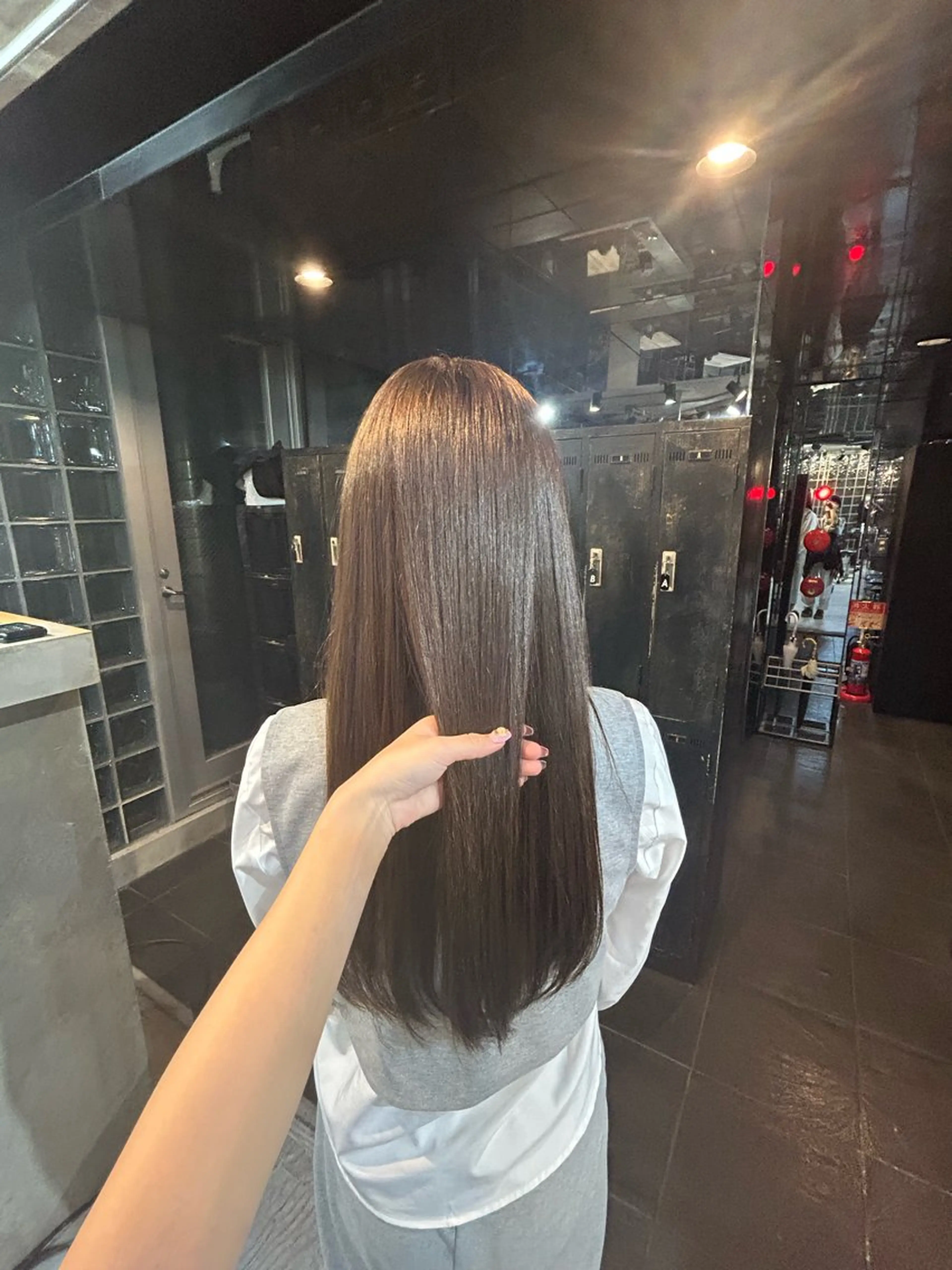 ロング ヘアカラー おがわ まなのヘアスタイル