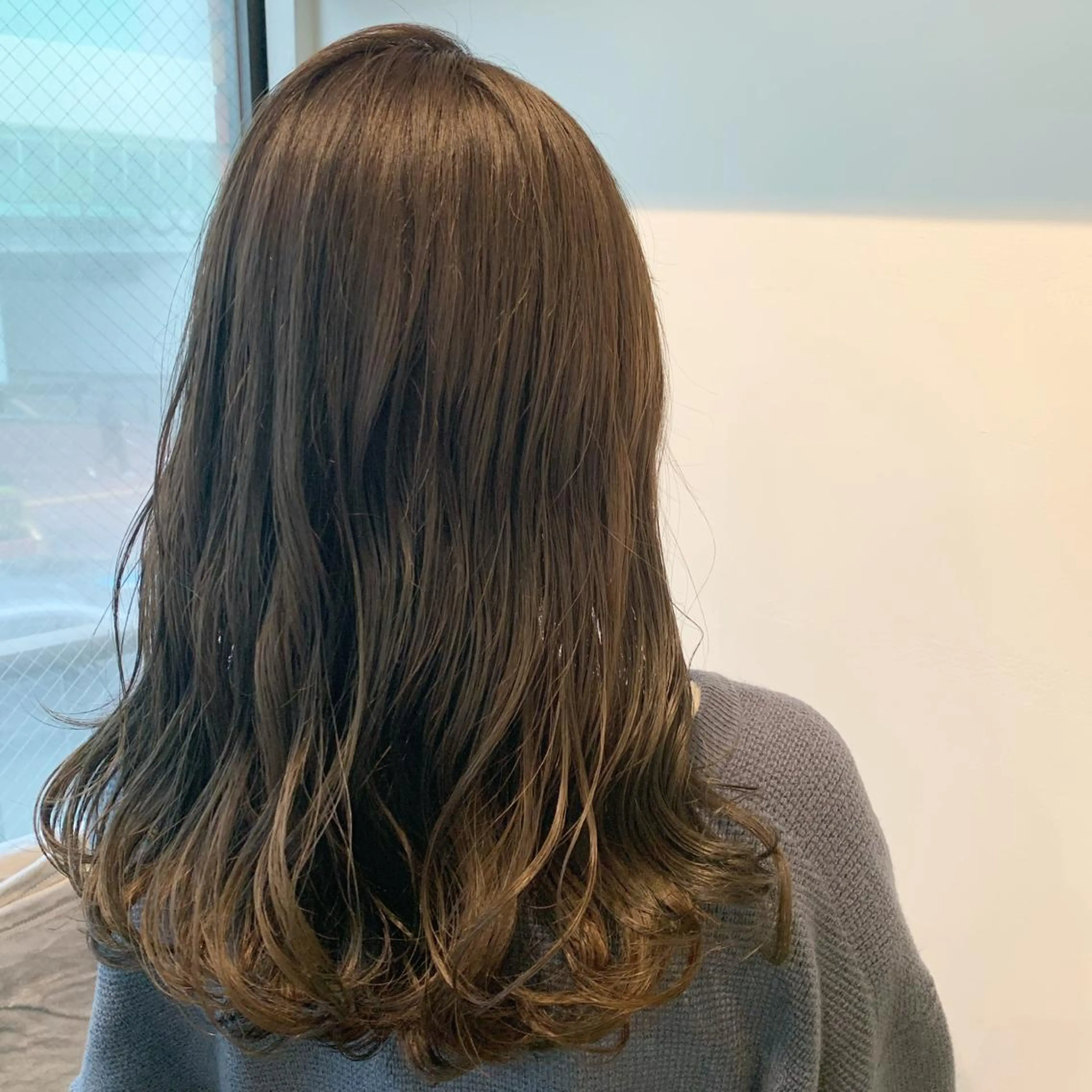 ロング カラー ヘアアレンジ グレージュ 山崎 澪のヘアスタイル