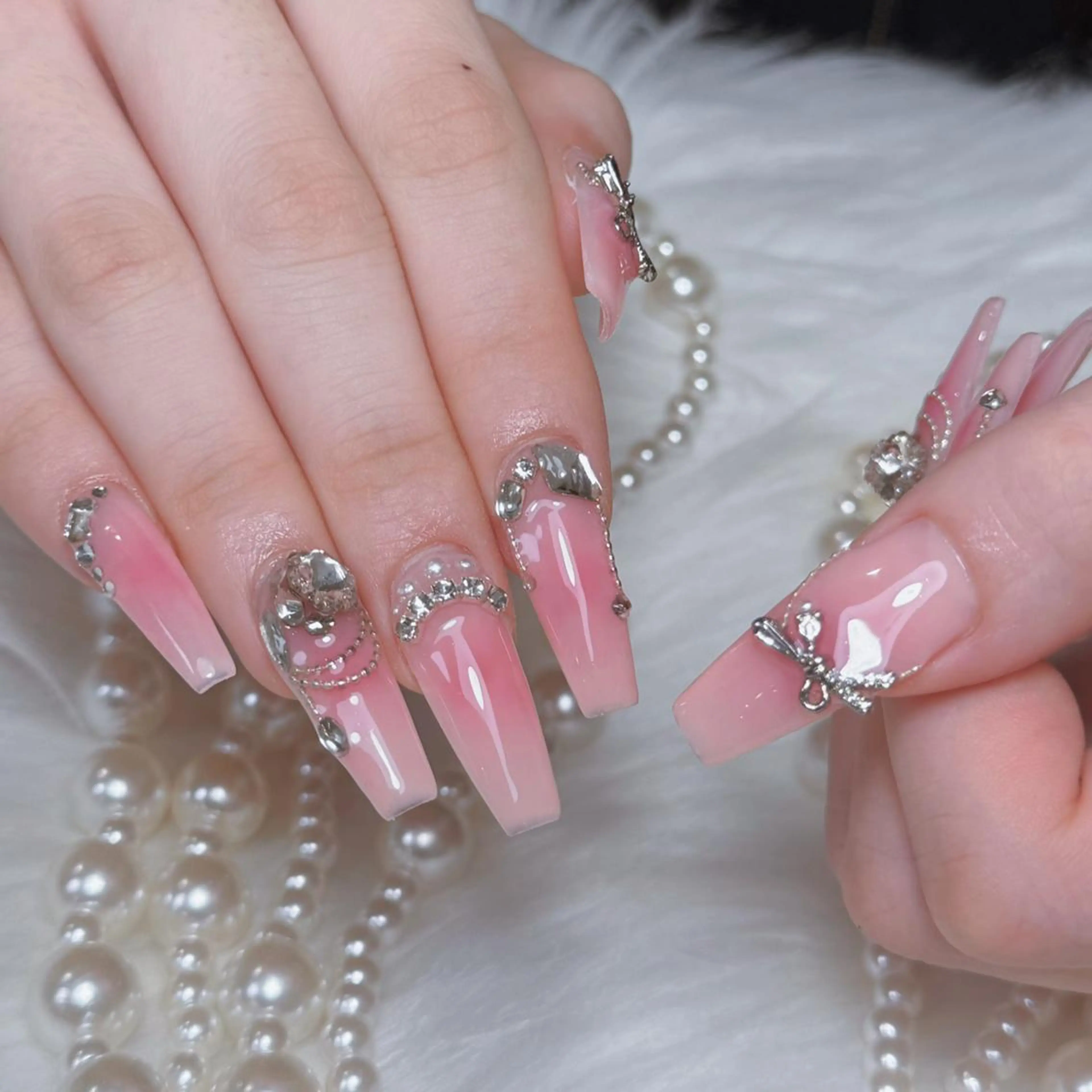 ネイル アートネイル オーロラネイル ガーリー キラキラネイル 韓国ネイル ハンドネイル Diamond NAIL✨のネイルデザイン