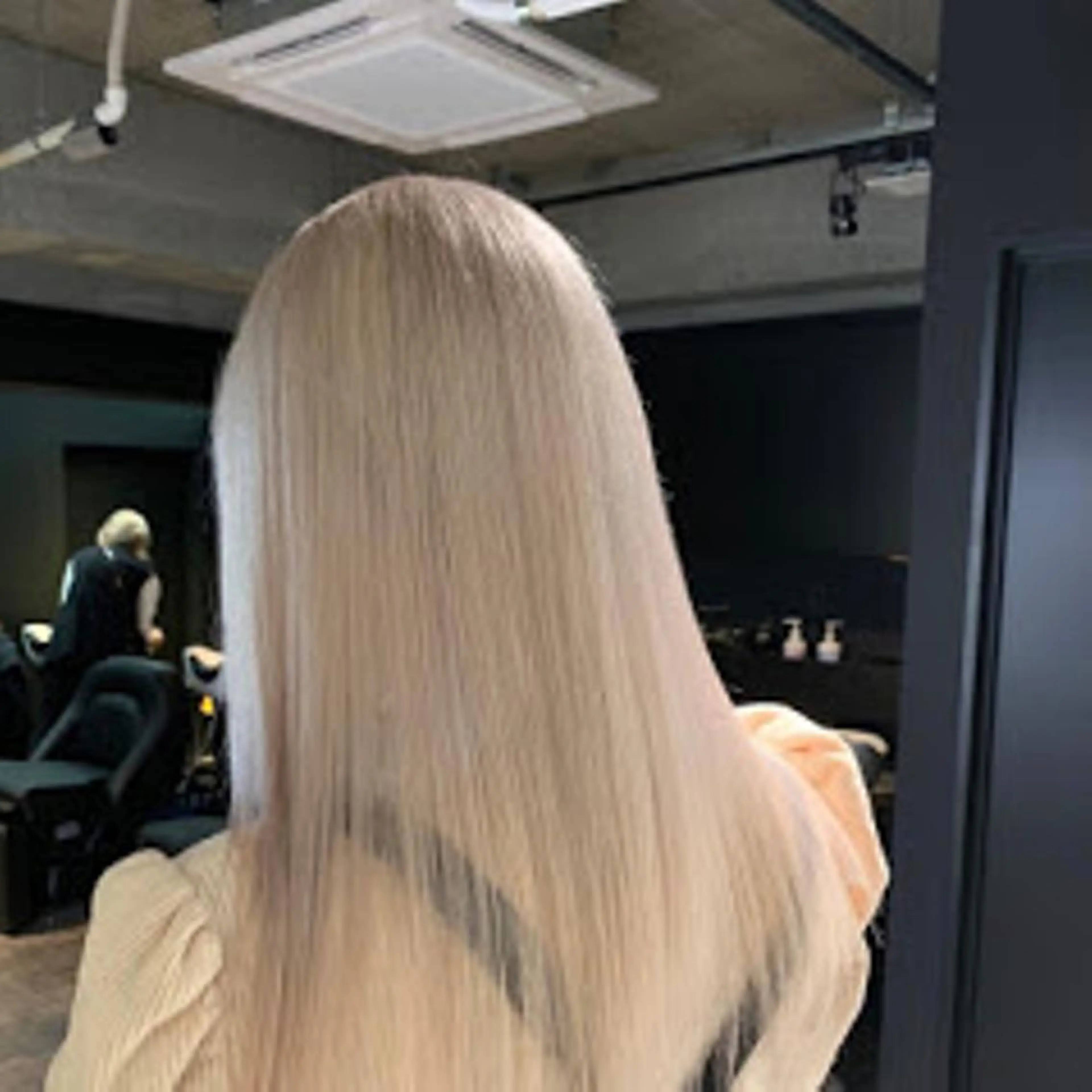 セミロング 髪質改善 Noe心斎橋店のヘアスタイル