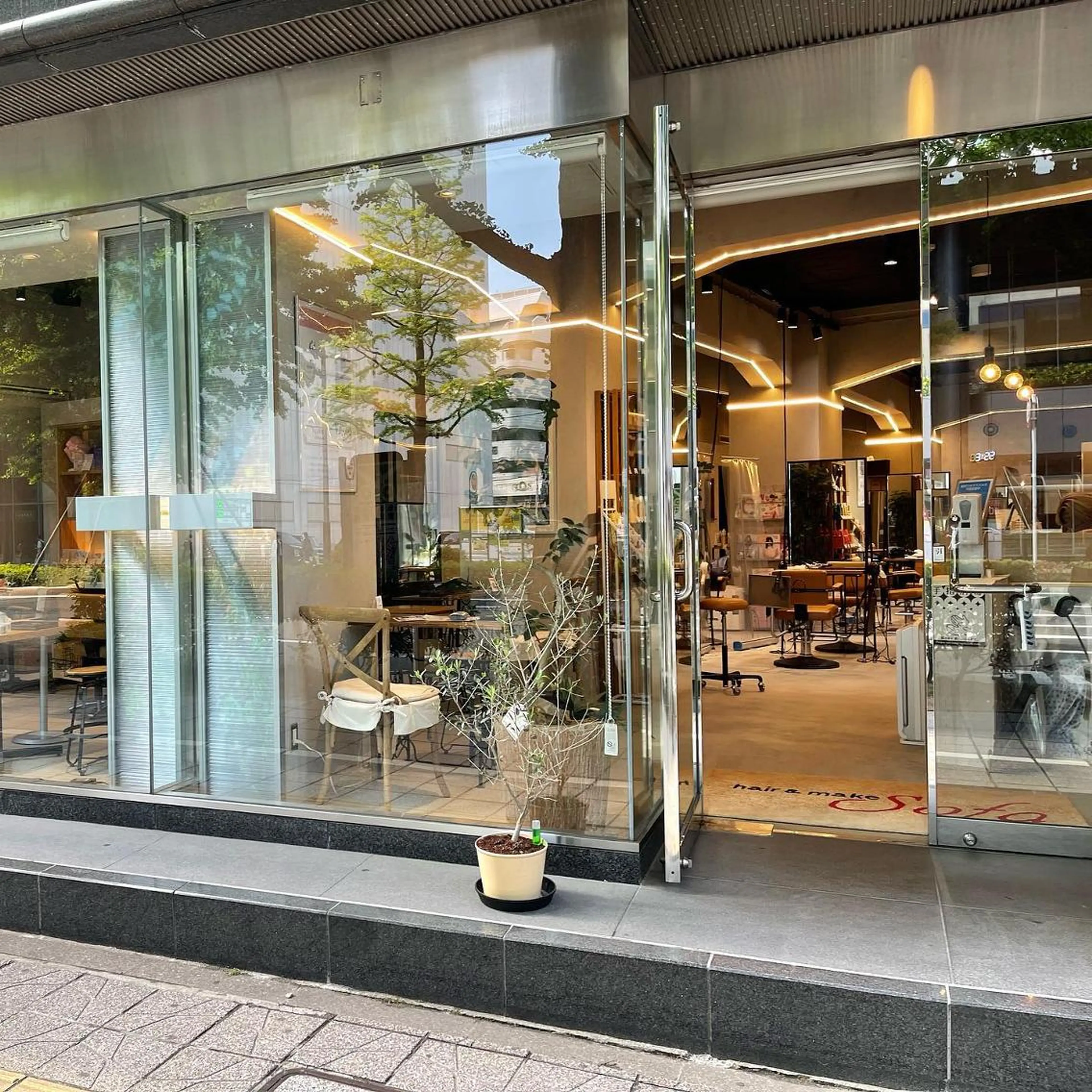 ミディアム カラー ヘアアレンジ イルミナカラー 髪質改善 レイヤーカット 外ハネヘア 縮毛矯正 ❥【韓国風ヘア】 stylist 林❥のエステ・リラクイメージ