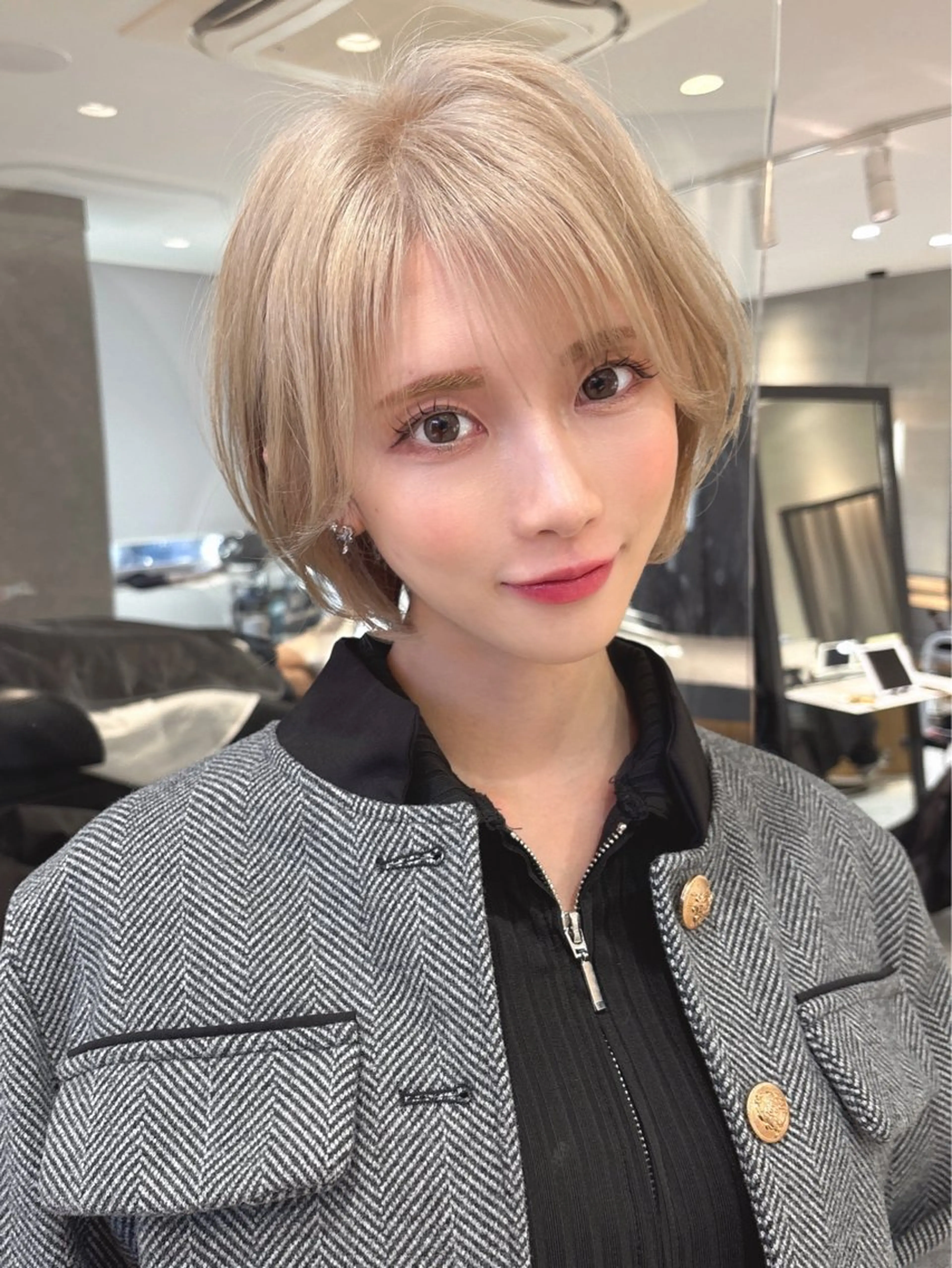 ショート カラー ヘアカラー トリートメント 💛ブリーチ&カット LEON🩶のヘアスタイル