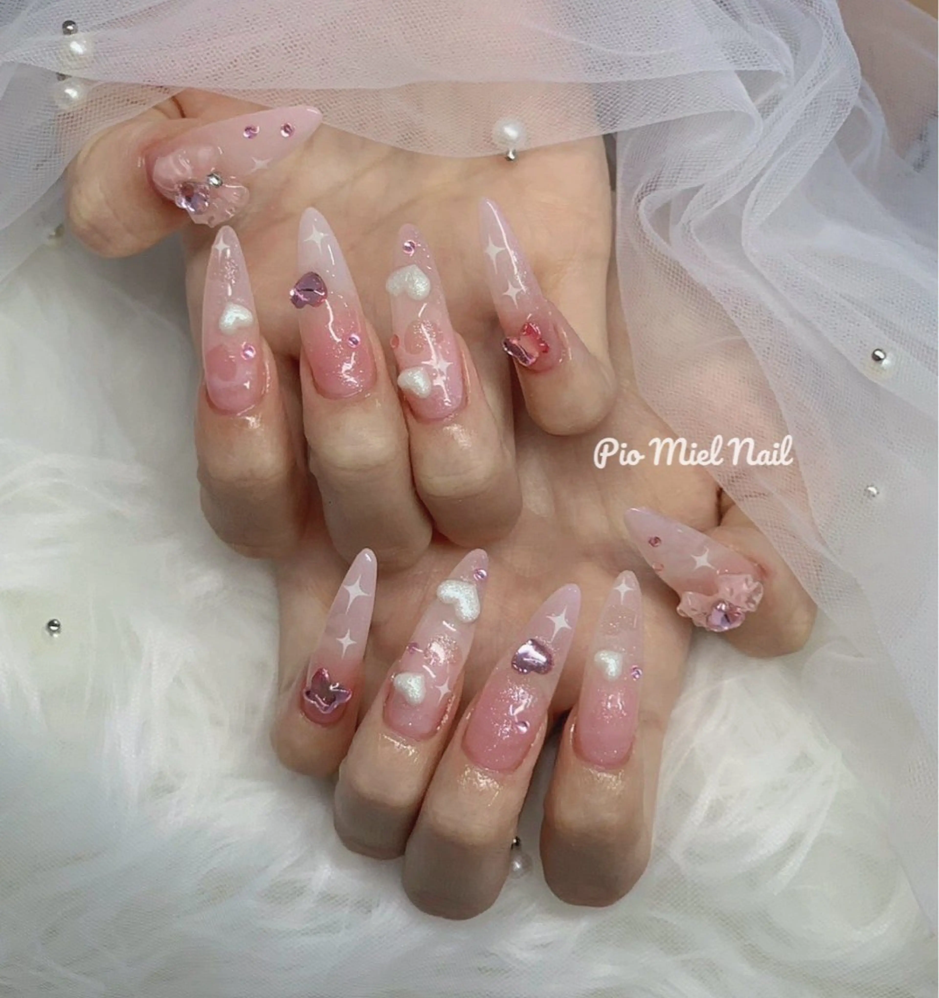 ネイル アートネイル フレンチネイル ジェルネイル ガーリー ハート ハンドネイル Pionail Kabukichoのネイルデザイン
