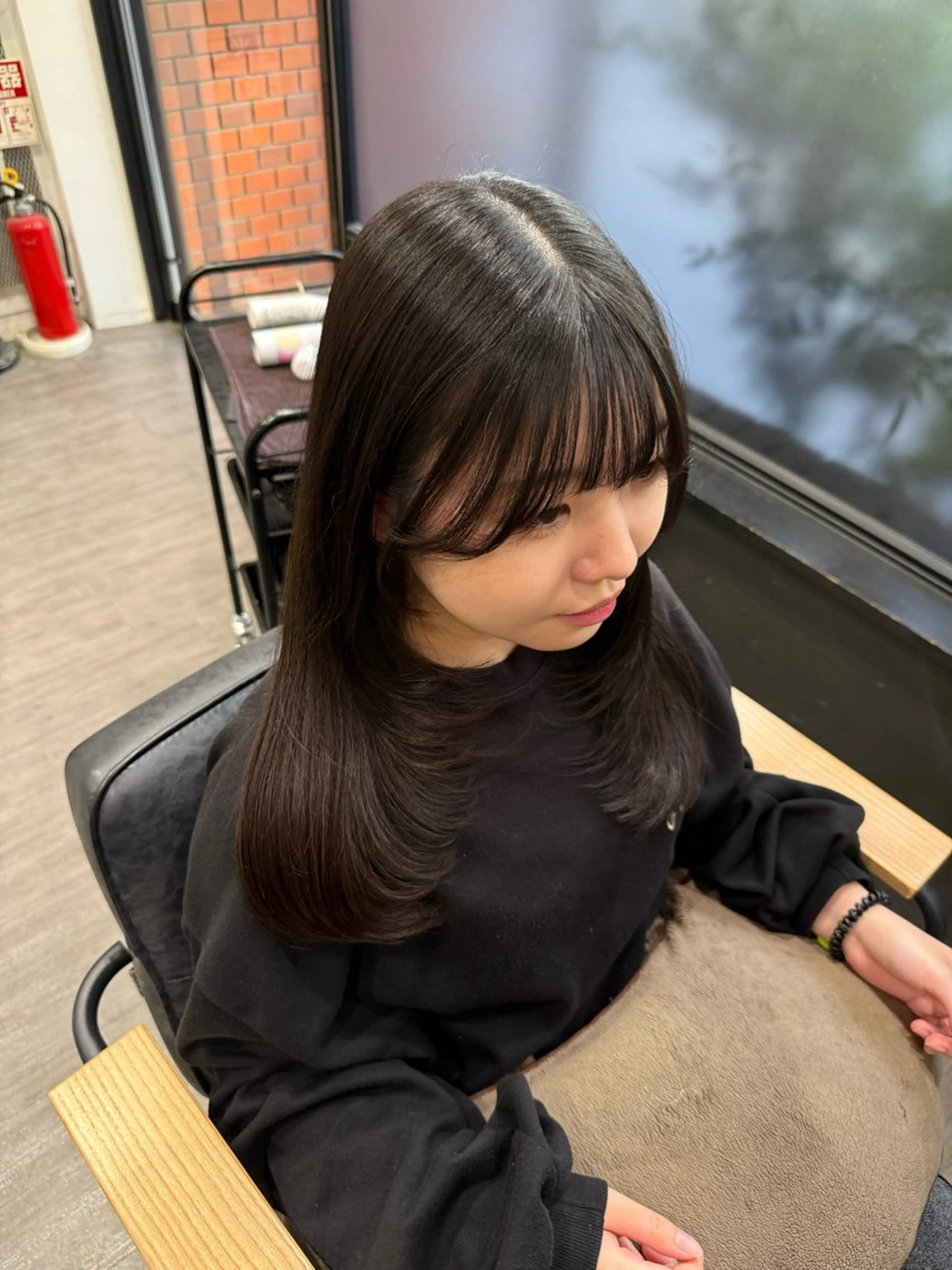 セミロング カラー レイヤーカット カット ヘアカラー トリートメント 上田 紗也のヘアスタイル