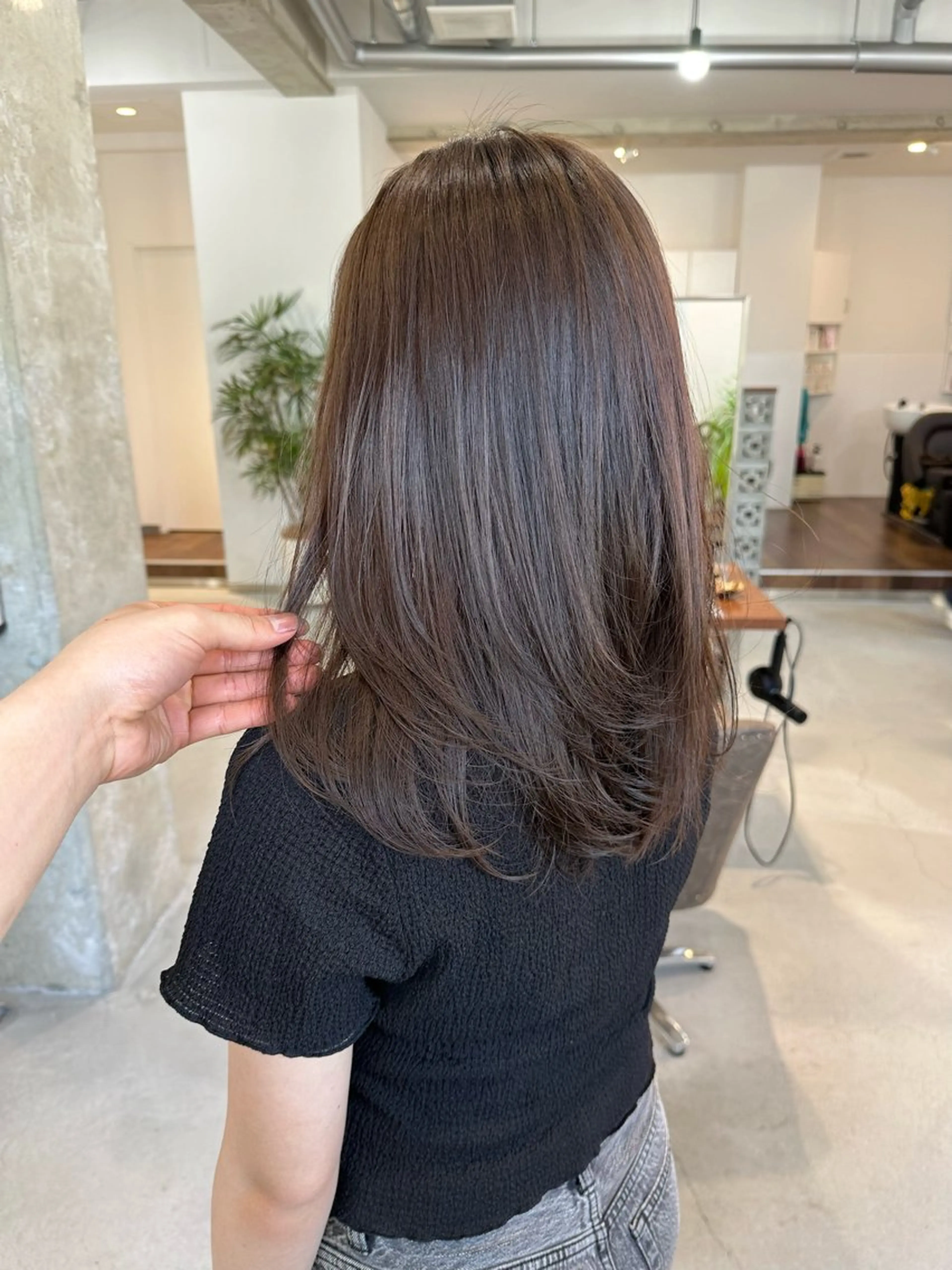 ロング カラー 透明感カラー オリーブカラー 顔周りカット レイヤーカット カット ヘアカラー トリートメント カイリ /レイヤーカットのヘアスタイル