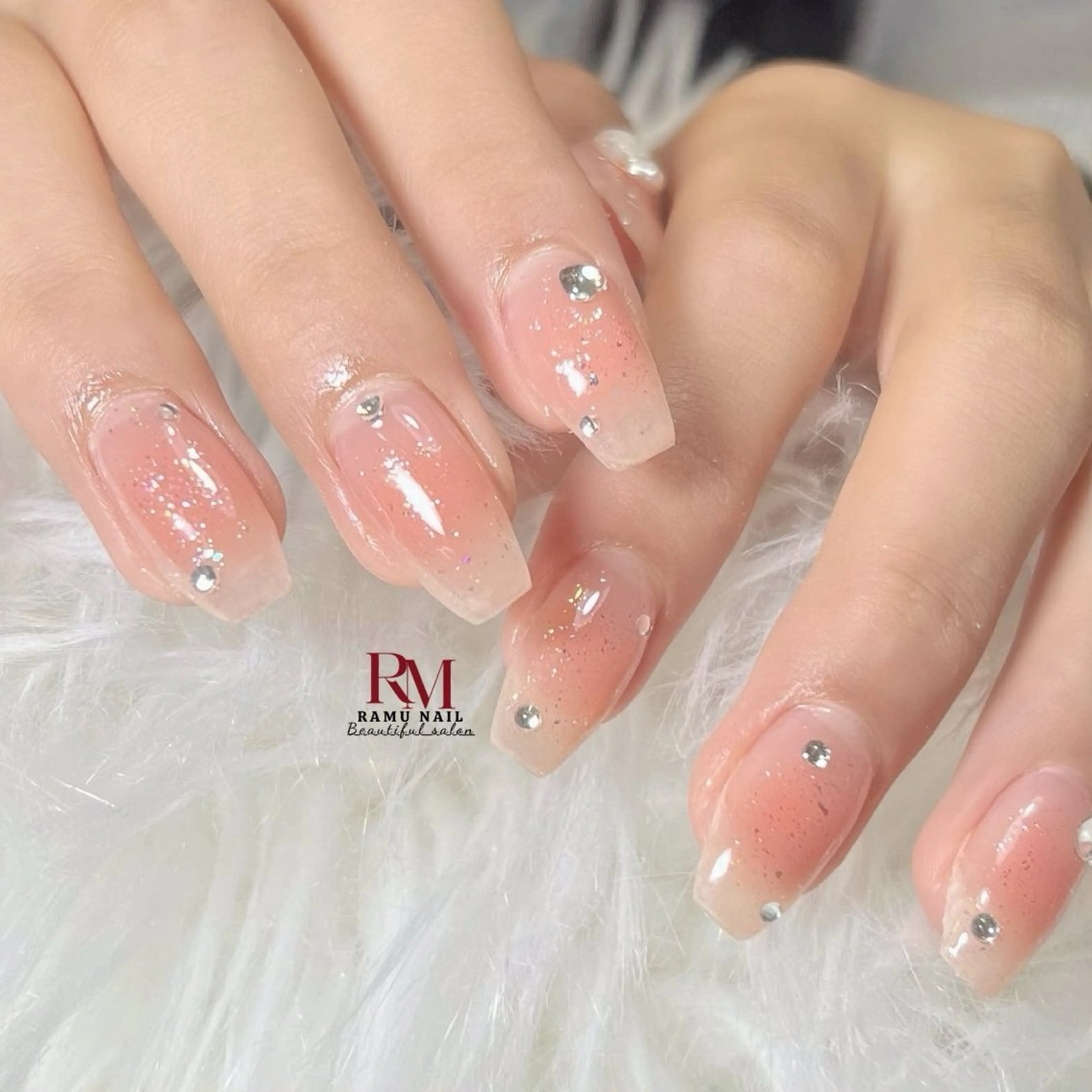 ネイル キラキラネイル マグネットネイル ミラーネイル ピンク ストーンネイル ハンドネイル RAMU Nail 恵比寿店のネイルデザイン